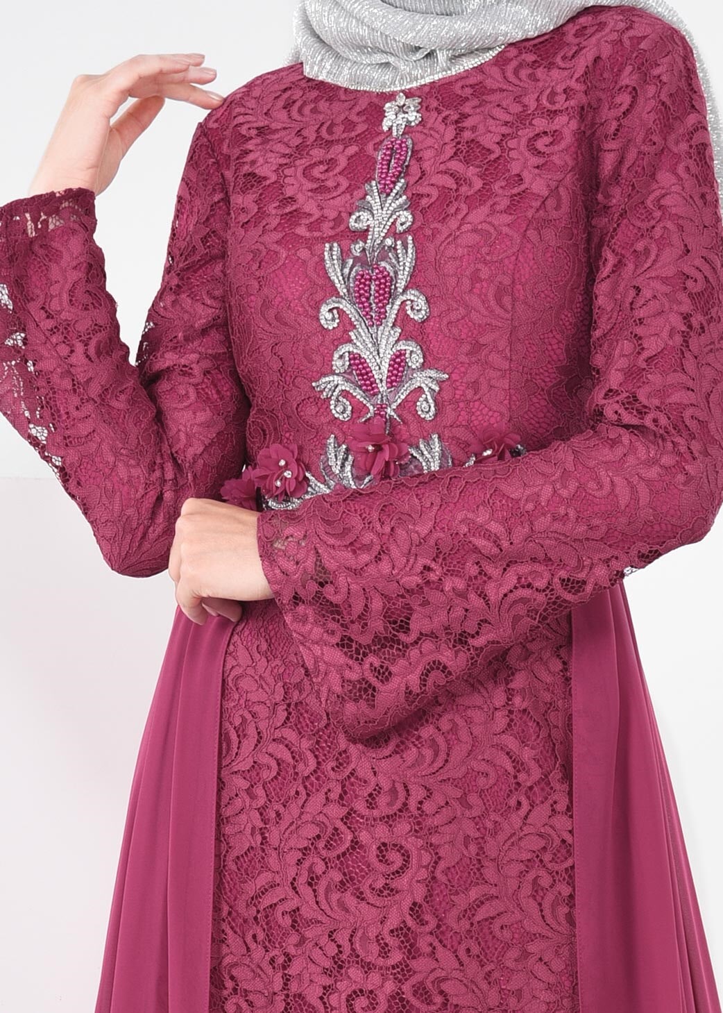 Tesettür giyim FUŞYA TAŞ İŞLEMELİ DANTELLİ TÜL DETAYLI ABİYE ELBİSE 5351