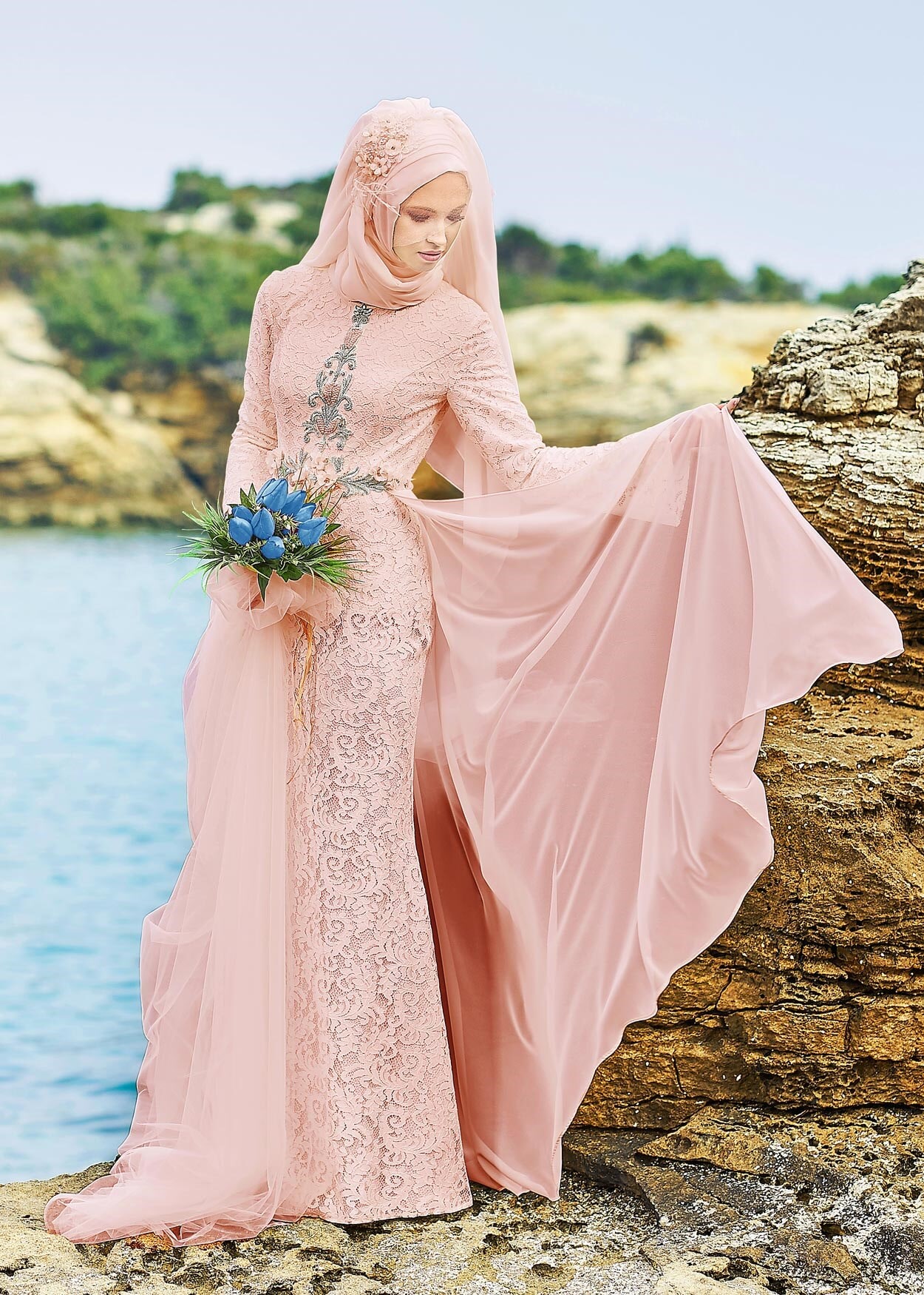 Tesettür giyim PUDRA TAŞ İŞLEMELİ DANTELLİ TÜL DETAYLI ABİYE ELBİSE 5351