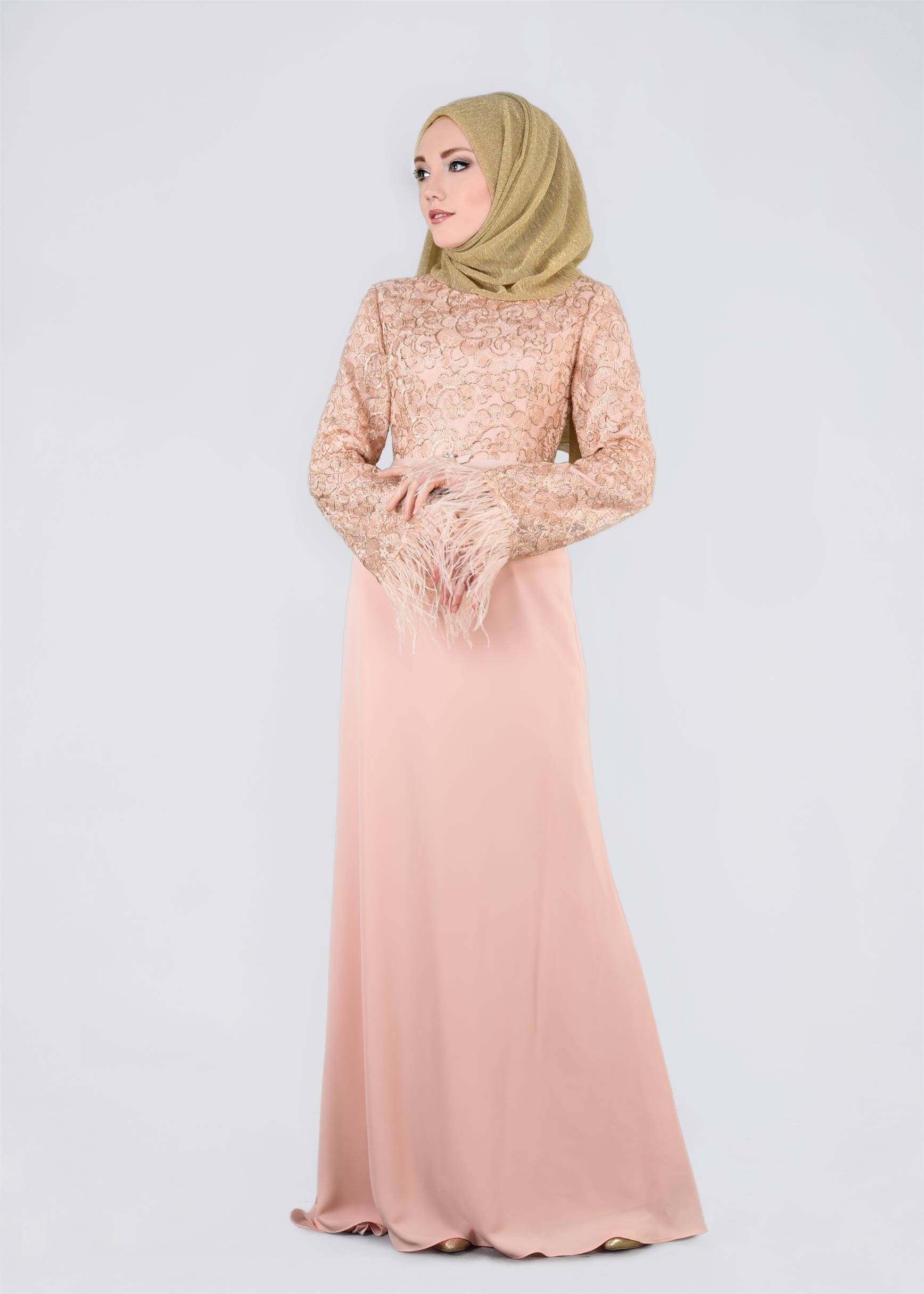 Tesettür giyim PUDRA MANŞETLERİ TÜY DETAYLI İŞLEMELİ ABİYE ELBİSE 5368