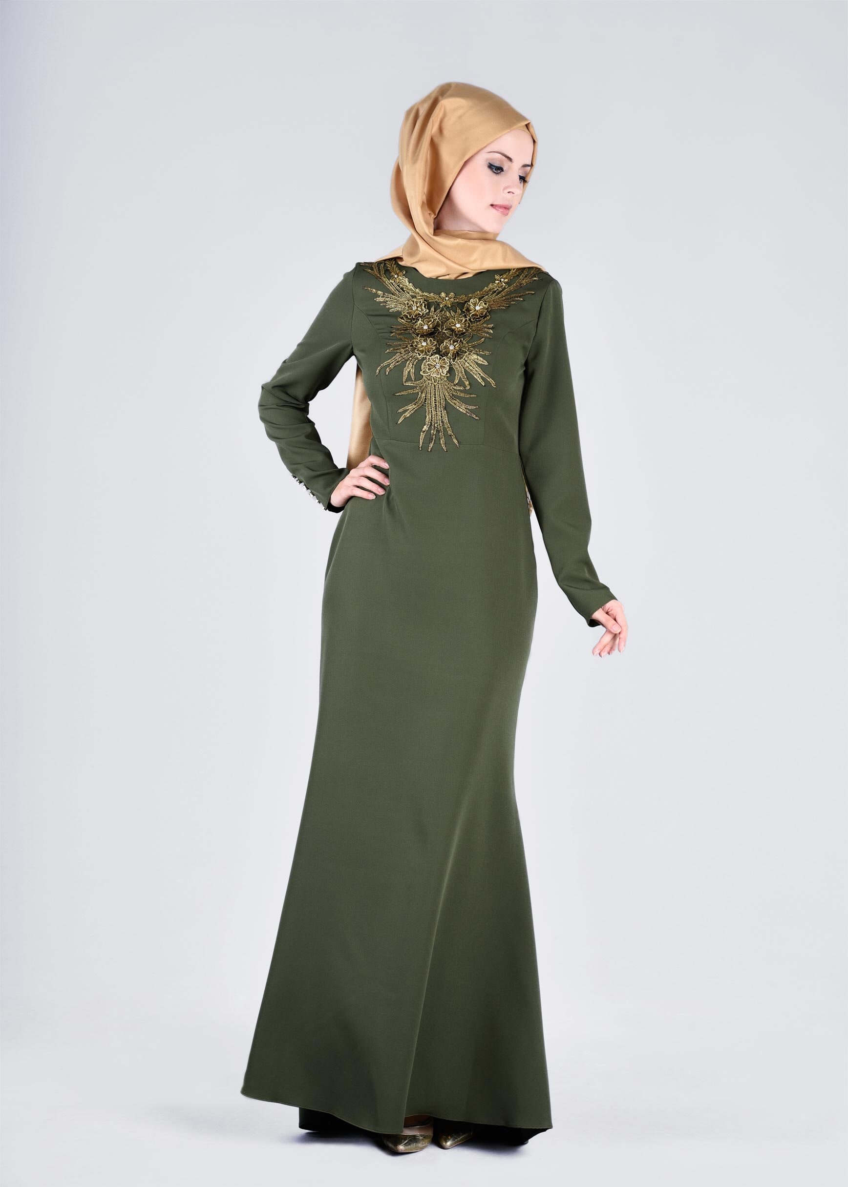 Tesettür giyim HAKİ İŞLEMELİ TAŞ DETAYLI ABİYE ELBİSE 5372