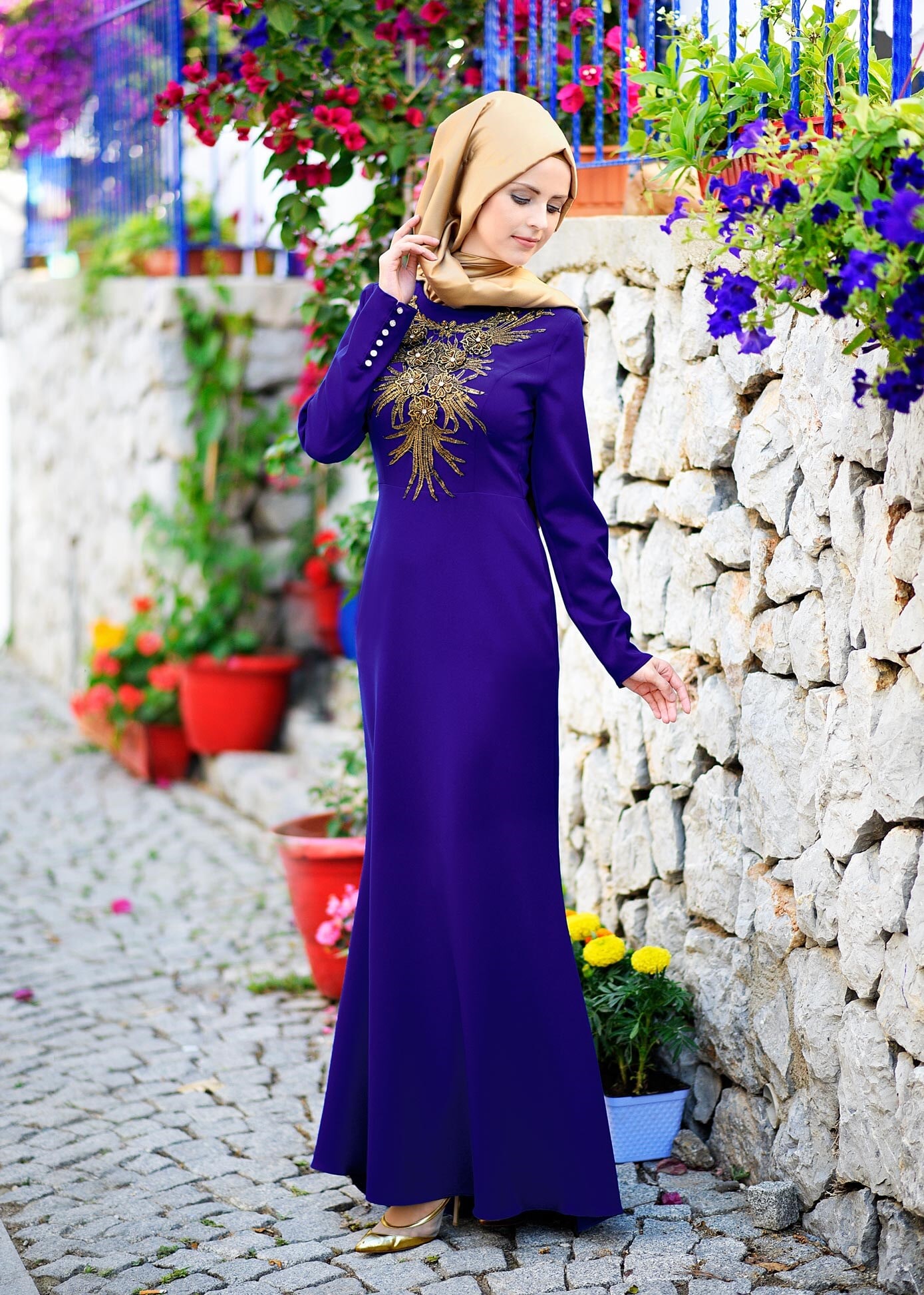 Tesettür giyim LACİVERT İŞLEMELİ TAŞ DETAYLI ABİYE ELBİSE 5372