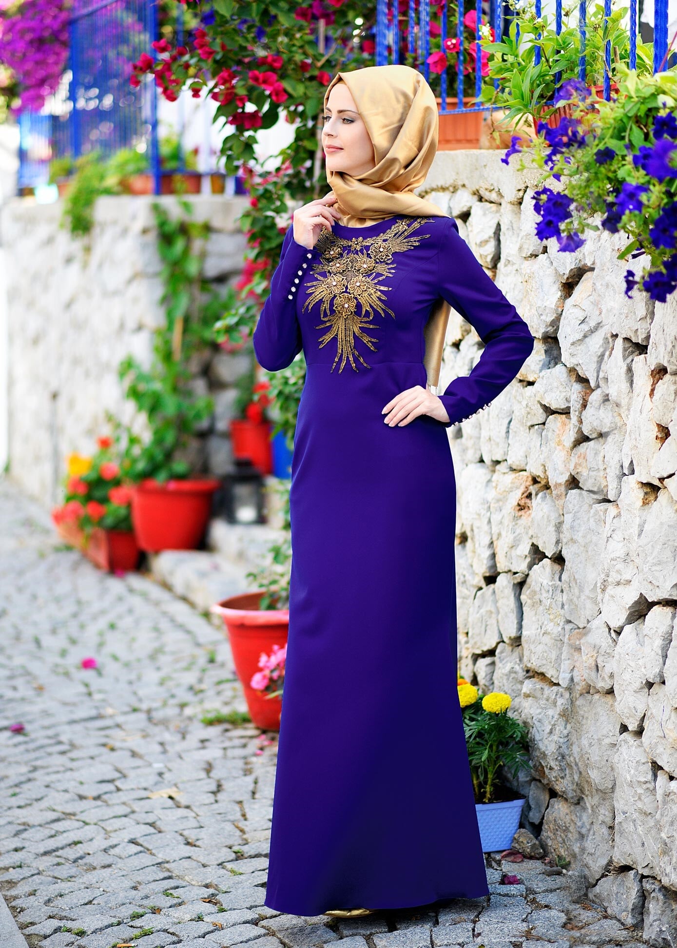 Tesettür giyim LACİVERT İŞLEMELİ TAŞ DETAYLI ABİYE ELBİSE 5372