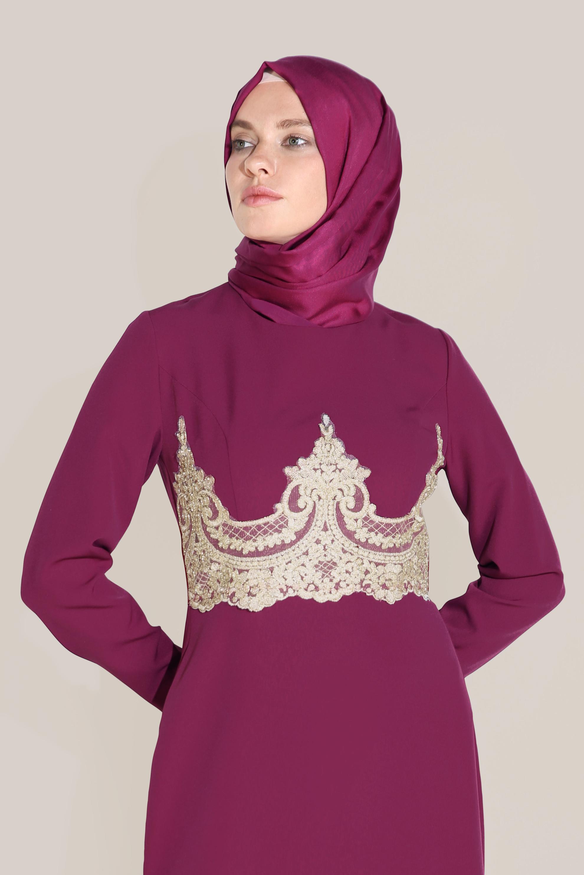 Tesettür giyim FUŞYA BELİ ALTIN GÜPÜR DETAYLI ELBİSE 5376