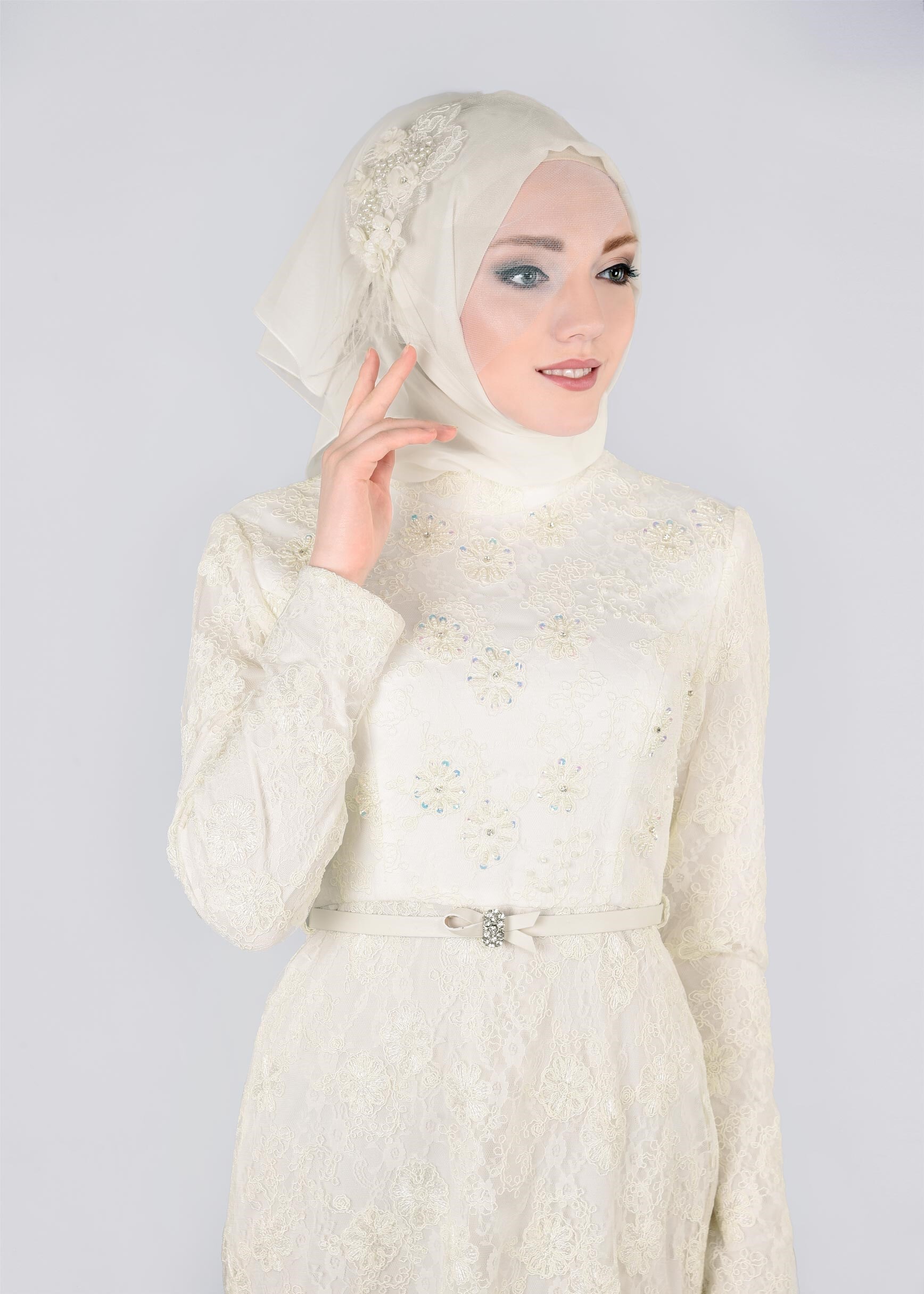 Tesettür giyim BEYAZ TAŞ DETAYLI İŞLEMELİ ABİYE ELBİSE 5391