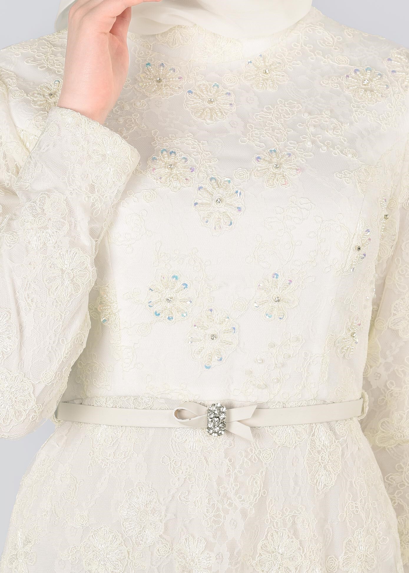 Tesettür giyim BEYAZ TAŞ DETAYLI İŞLEMELİ ABİYE ELBİSE 5391