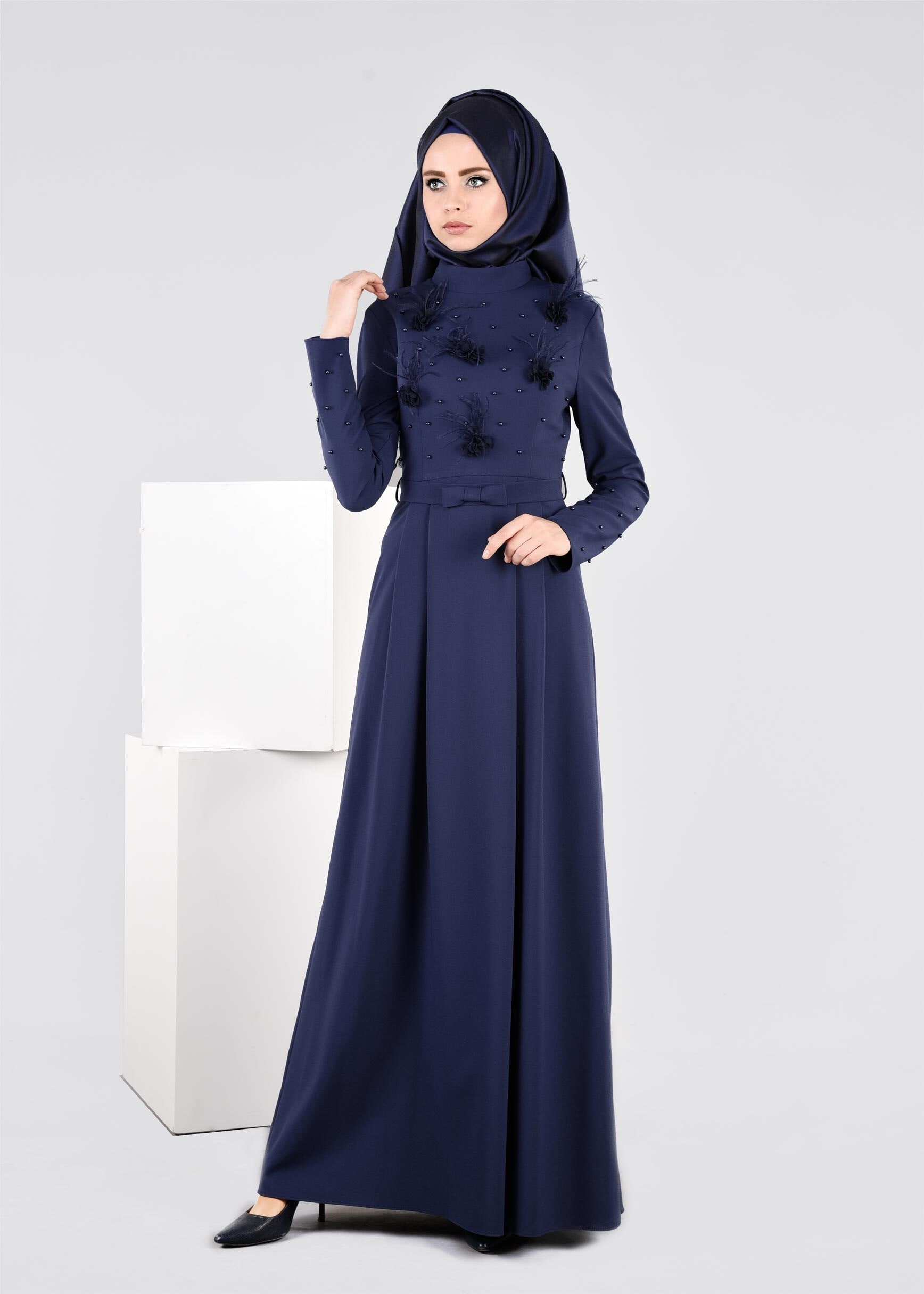 Tesettür giyim LACİVERT BONCUK DETAYLI ÇİÇEKLİ ABİYE ELBİSE 5396