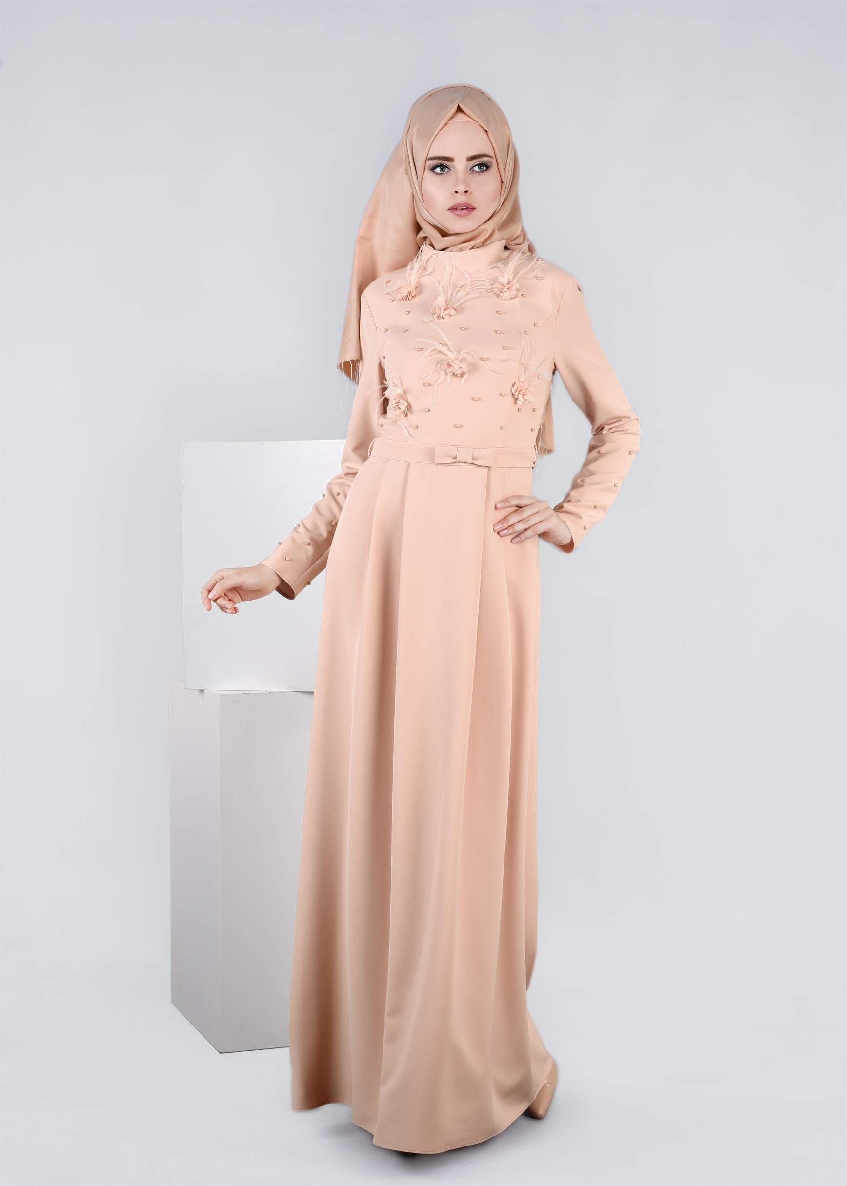 Tesettür giyim PUDRA BONCUK DETAYLI ÇİÇEKLİ ABİYE ELBİSE 5396