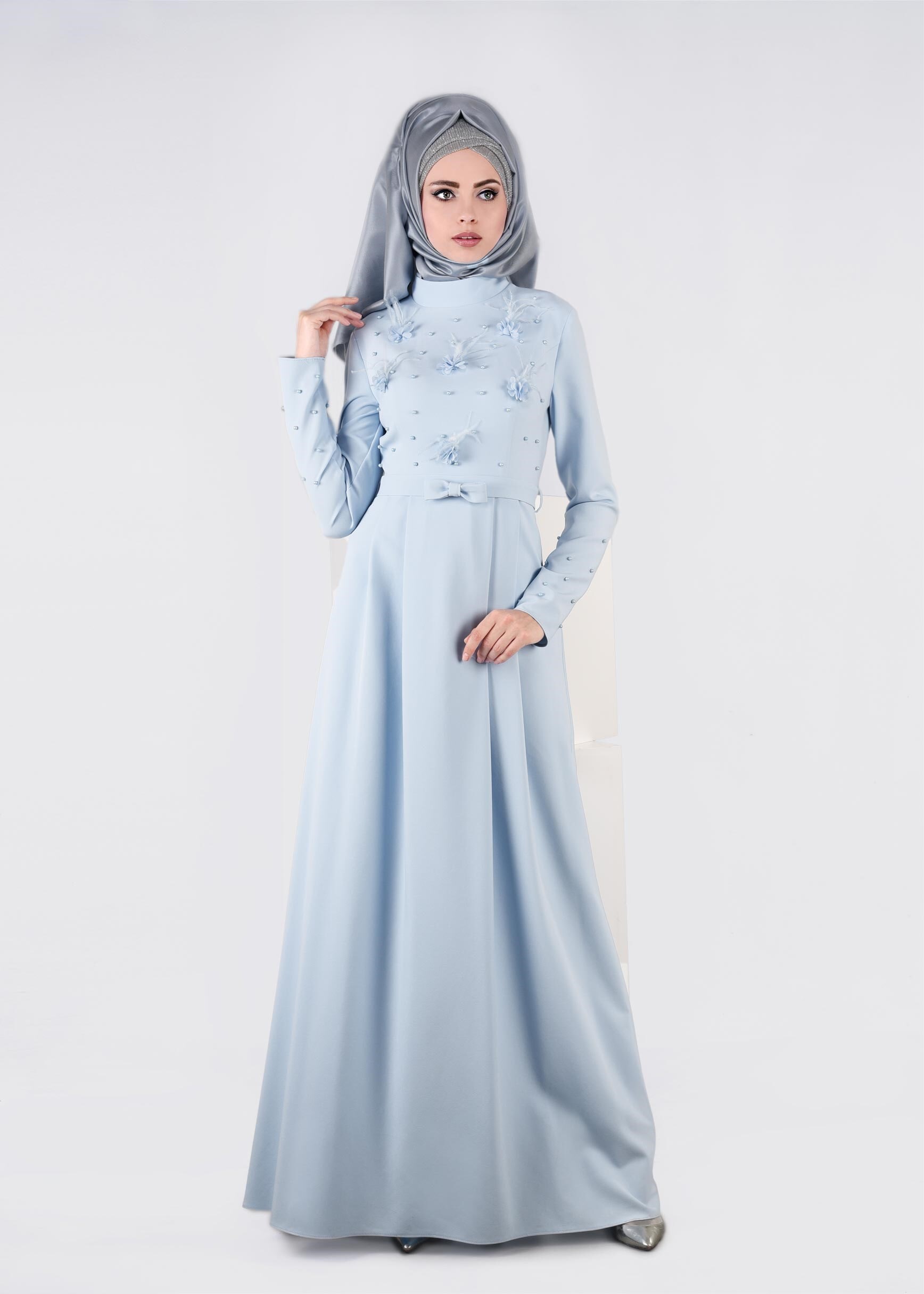 Tesettür giyim MAVİ BONCUK DETAYLI ÇİÇEKLİ ABİYE ELBİSE 5396