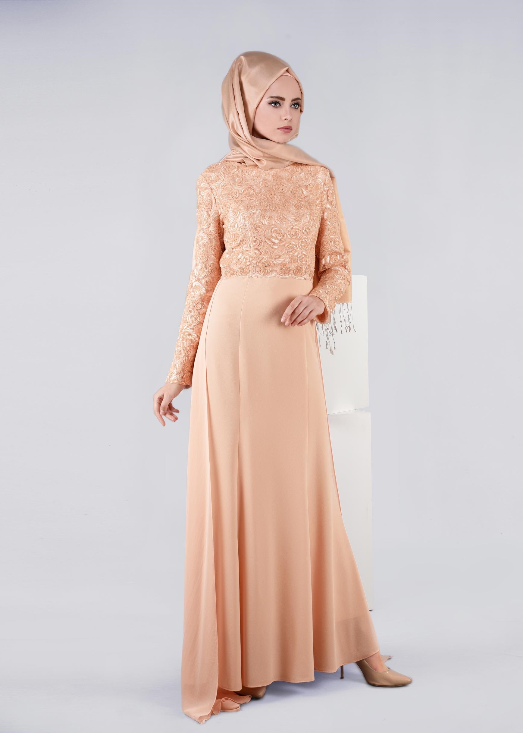 Tesettür giyim PUDRA İŞLEMELİ TAŞ DETAYLI ABİYE ELBİSE 5405