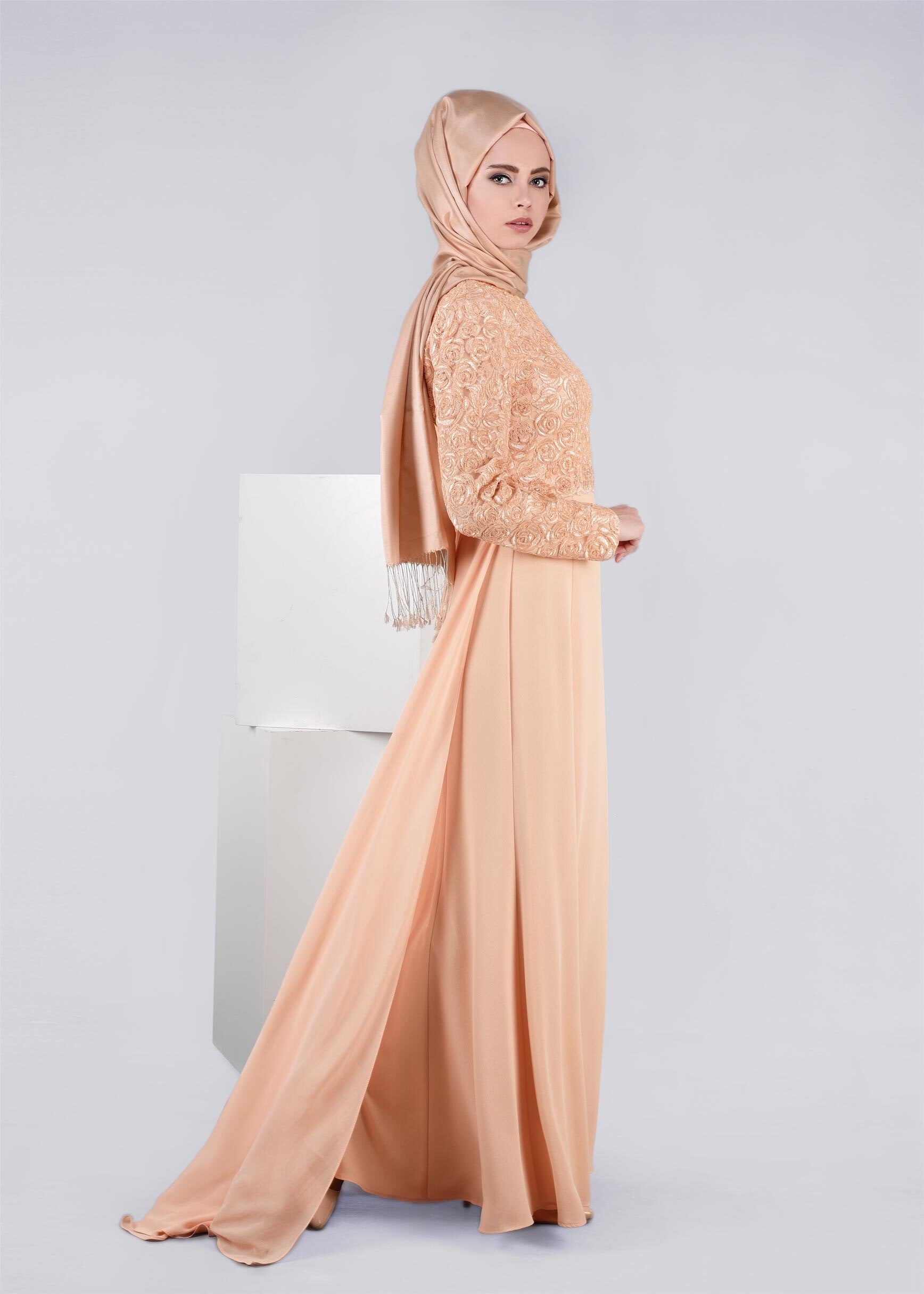Tesettür giyim PUDRA İŞLEMELİ TAŞ DETAYLI ABİYE ELBİSE 5405