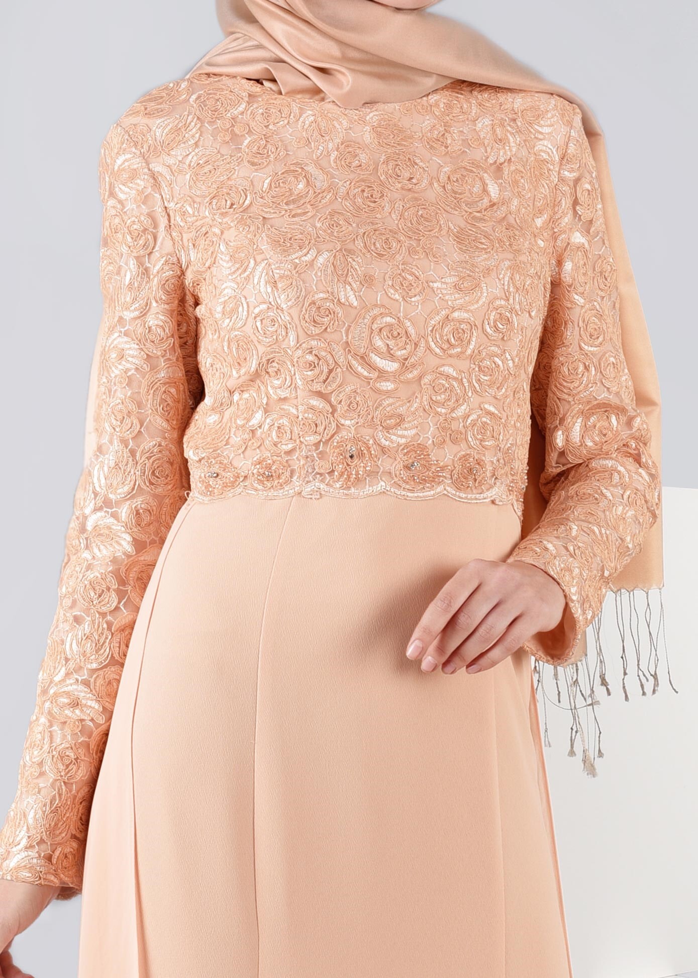 Tesettür giyim PUDRA İŞLEMELİ TAŞ DETAYLI ABİYE ELBİSE 5405