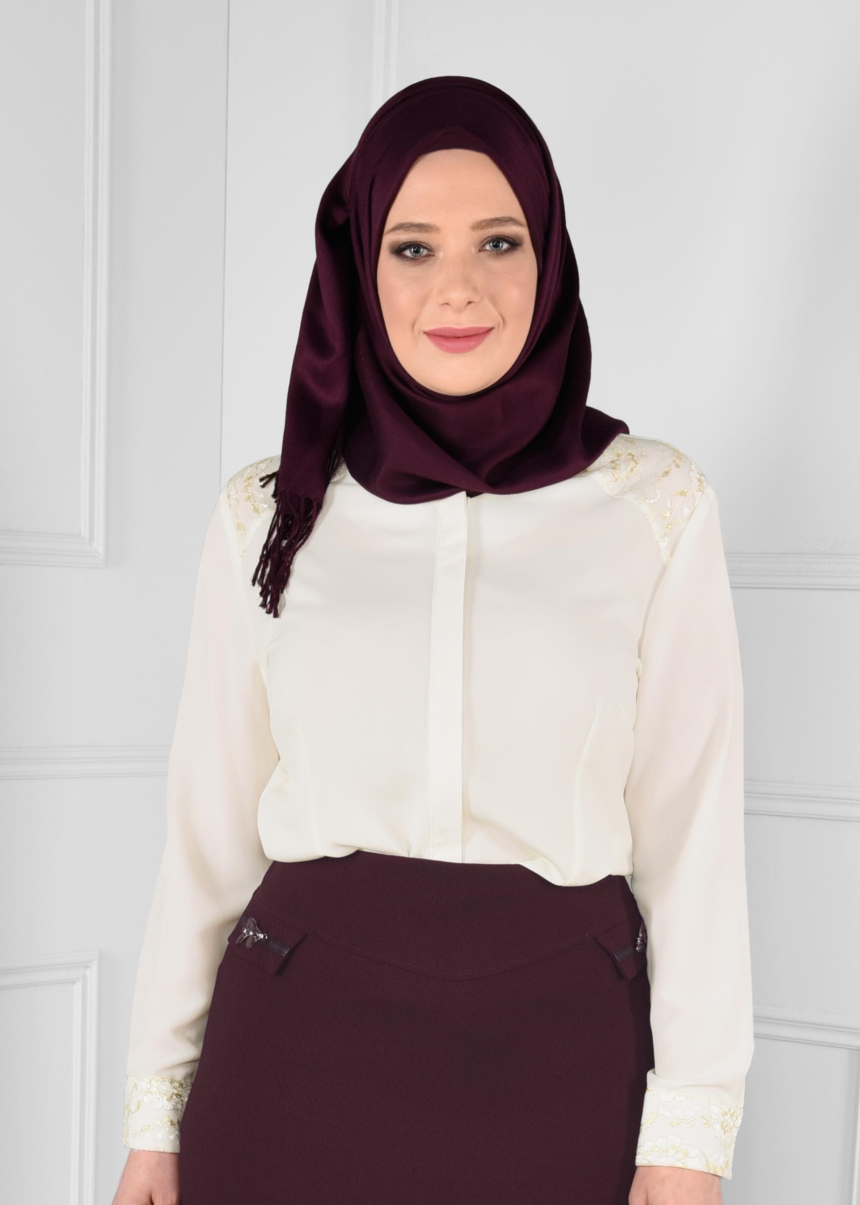 Vêtements hijab ÉCRUE BLOUSE BRODÉE AUX POIGNETS ET AUX ÉPAULES 2680