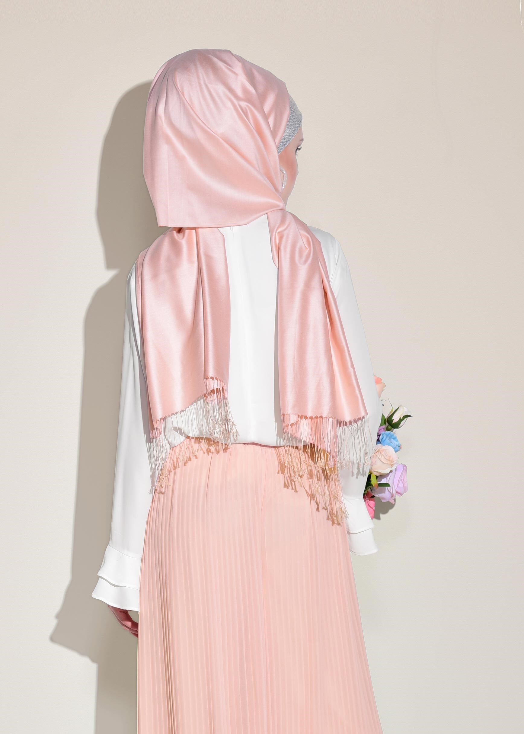 Tesettür giyim BEYAZ MANŞETLERİ FIRFIRLI İNCİ DETAYLI BLUZ 2695