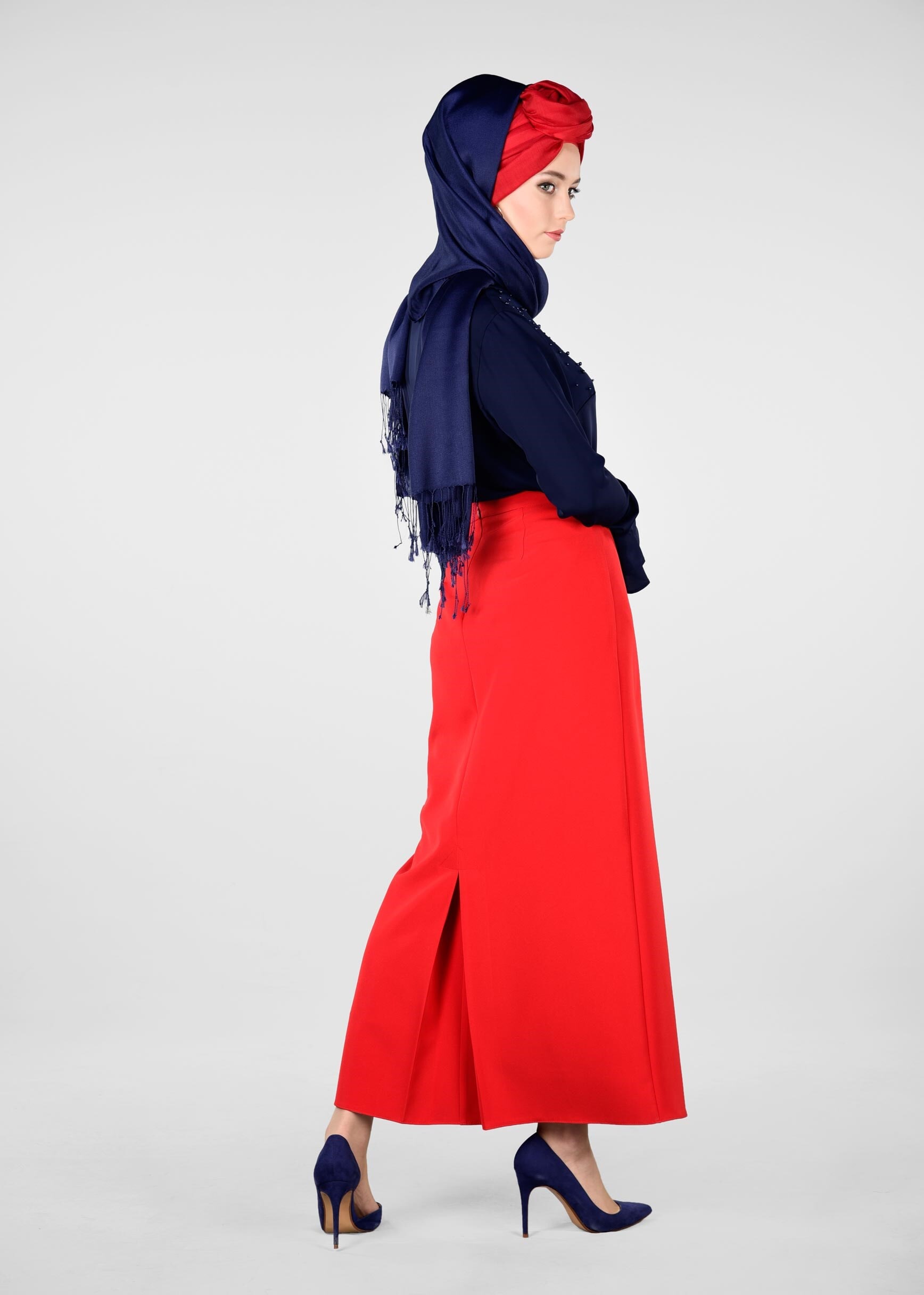 Vêtements hijab BLEU MARINE BLOUSE DÉTAILLÉE DE PERLES ET POIGNETS À VOLANTS 2695