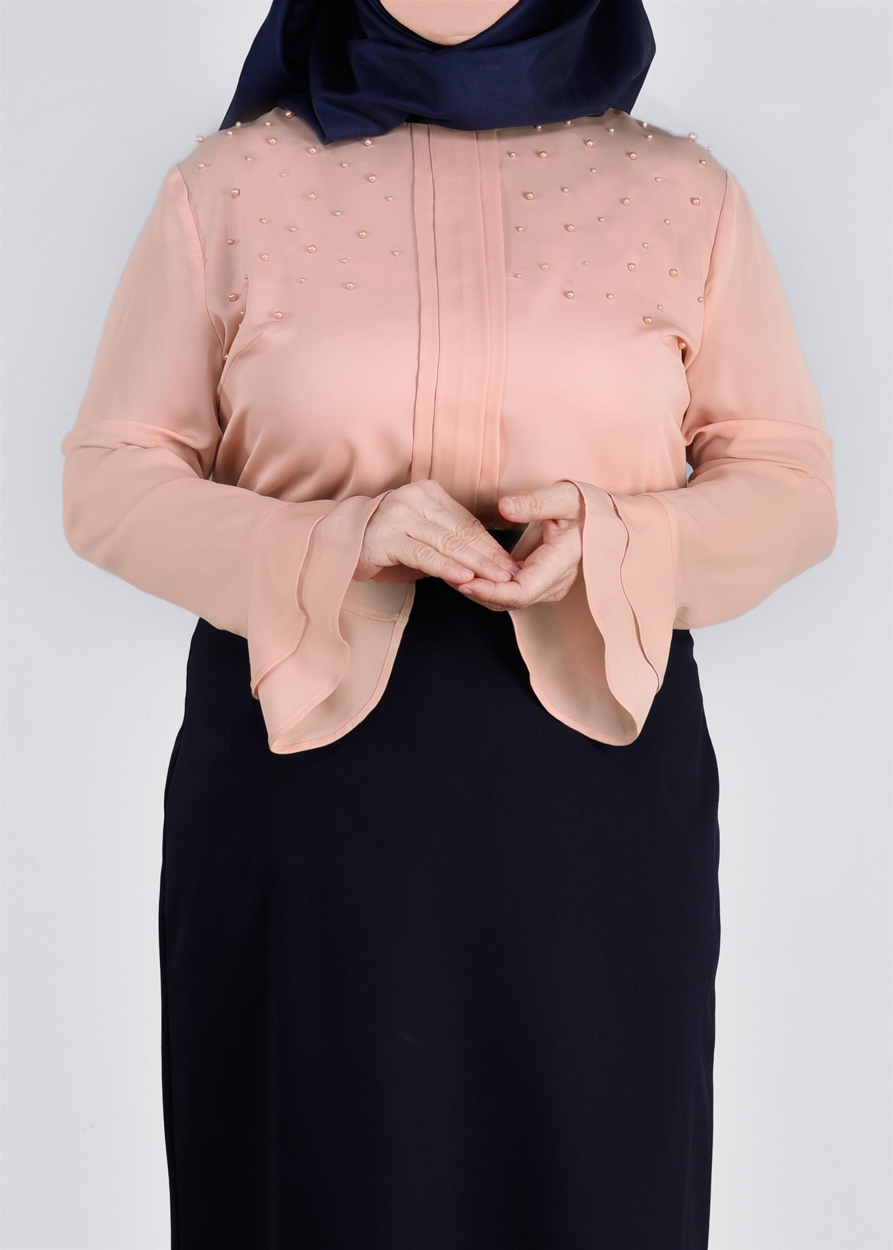Tesettür giyim PUDRA MANŞETLERİ FIRFIRLI İNCİ DETAYLI BLUZ 2695