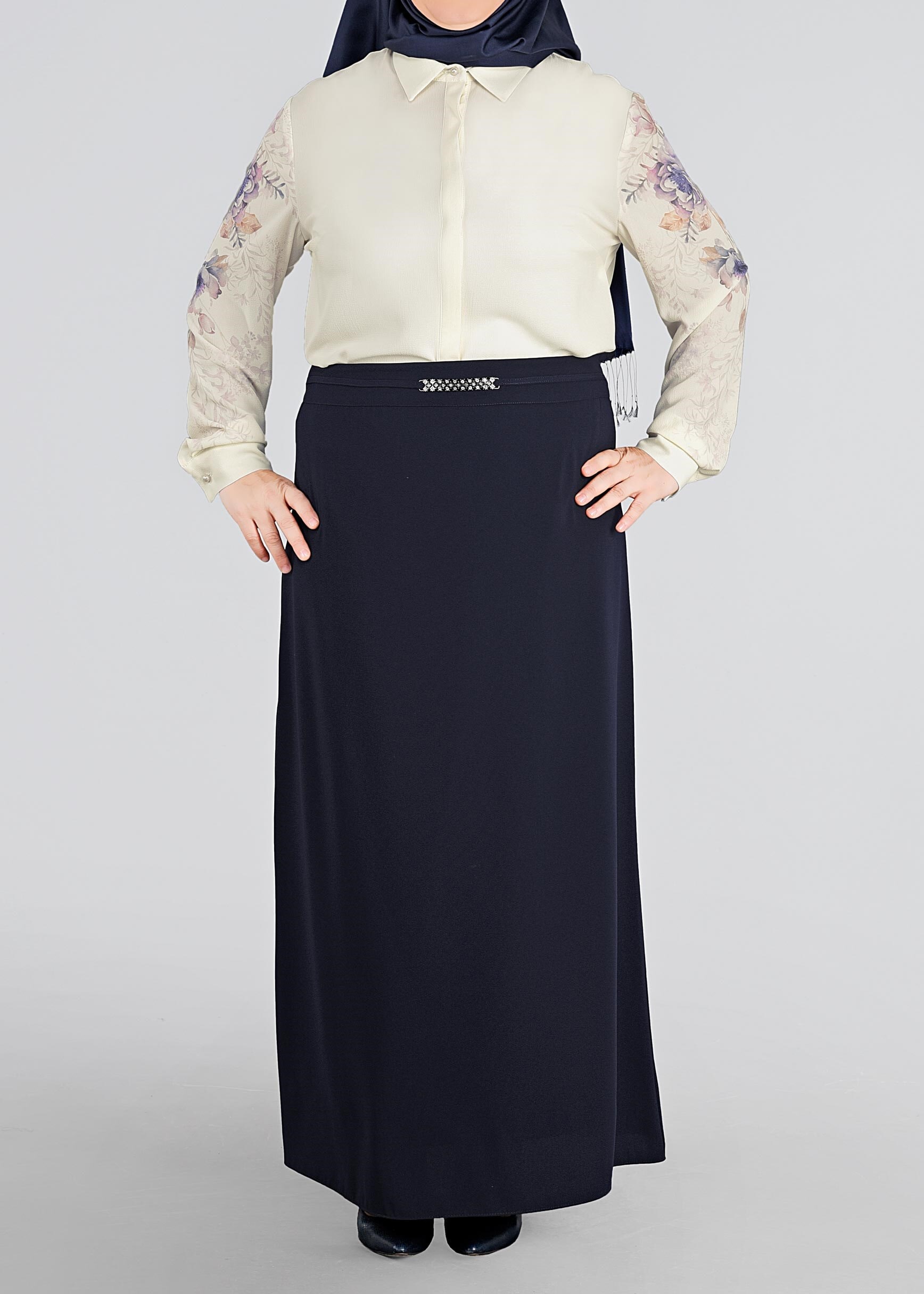 Tesettür giyim BEYAZ KOLLARI ÇİÇEK BASKILI KREP BLUZ 2720