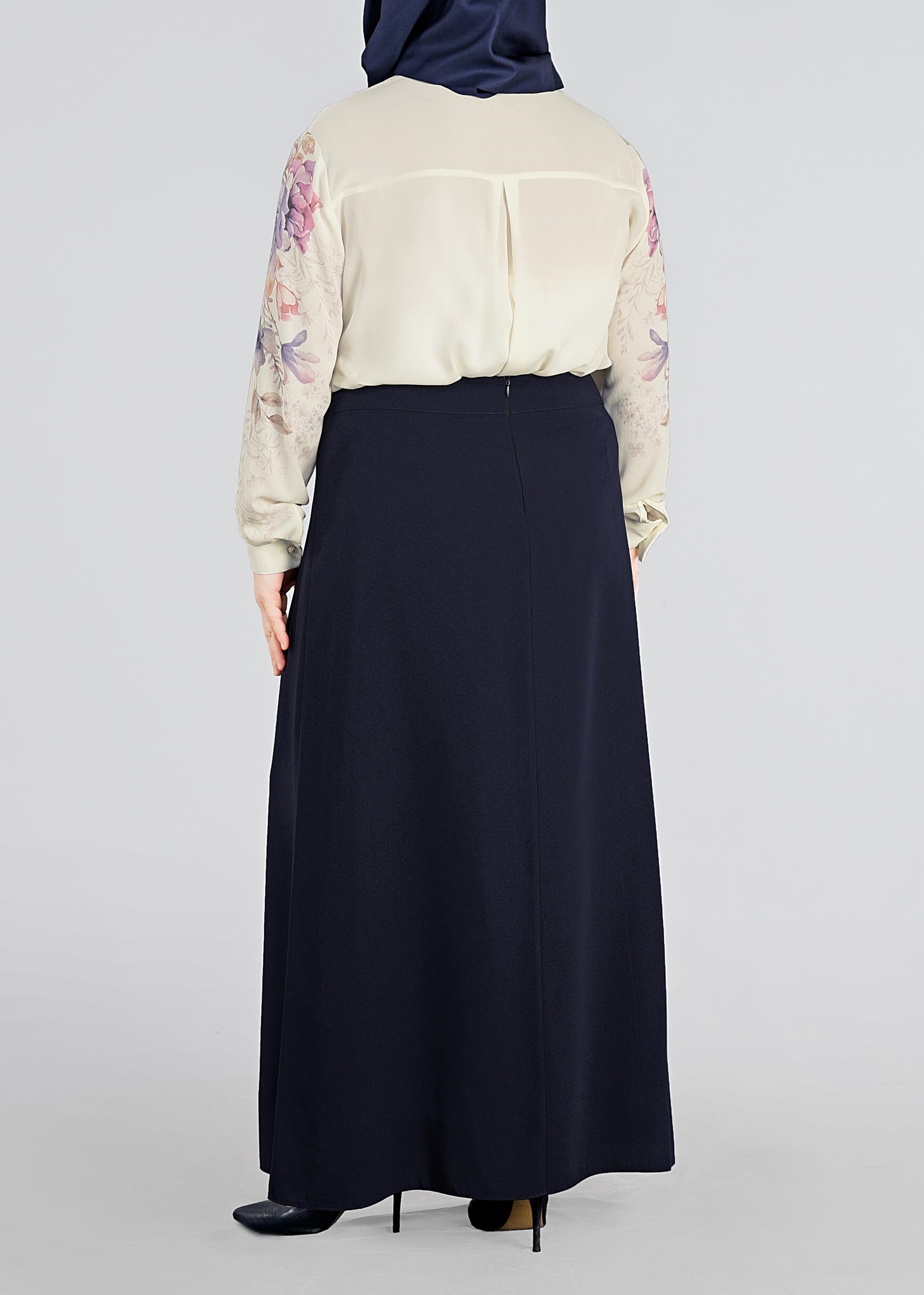 Tesettür giyim BEYAZ KOLLARI ÇİÇEK BASKILI KREP BLUZ 2720