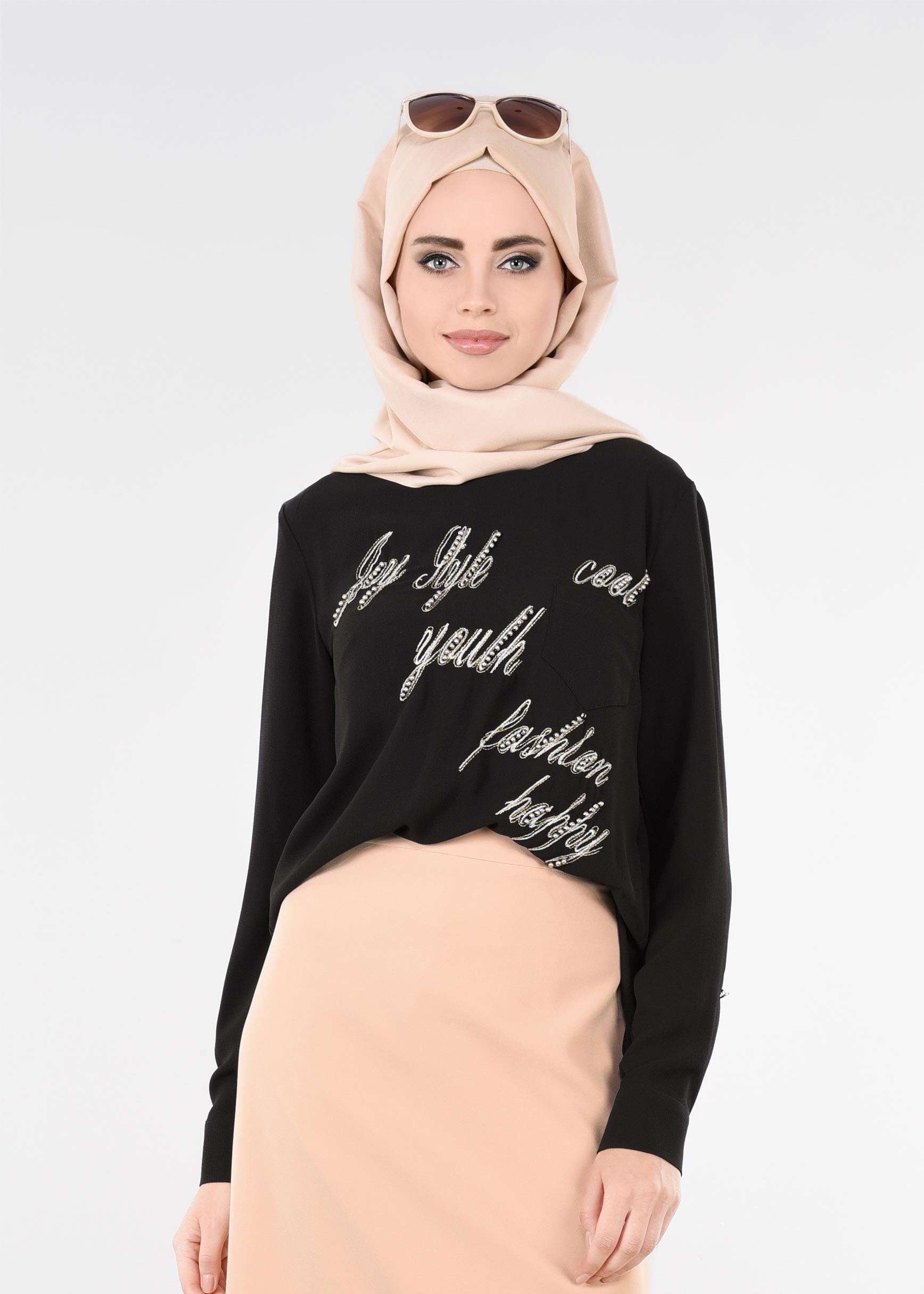 Tesettür giyim SİYAH TAŞ VE YAZI BASKILI BLUZ 4106 
