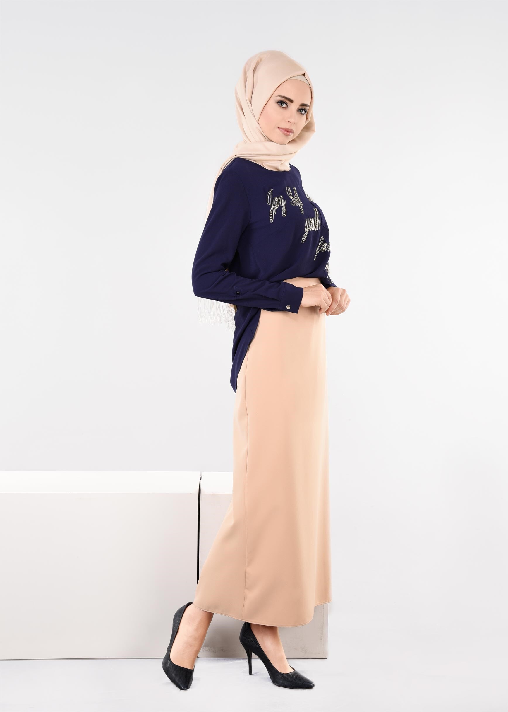 Tesettür giyim LACİVERT TAŞ VE YAZI BASKILI BLUZ 4106 