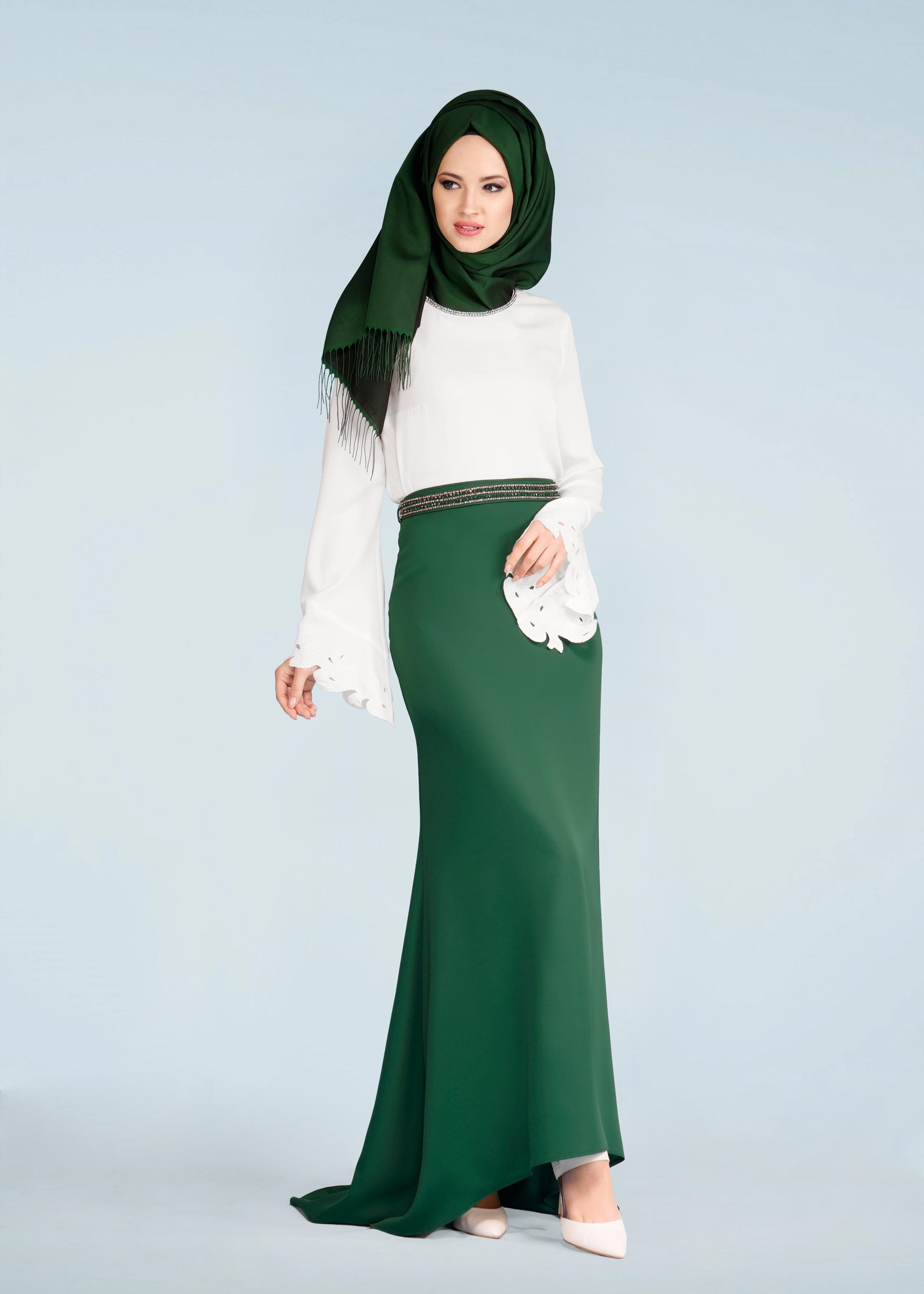 Tesettür giyim BEYAZ YAKASI TAŞ DETAYLI KOLLARI VOLANLI BLUZ 4114