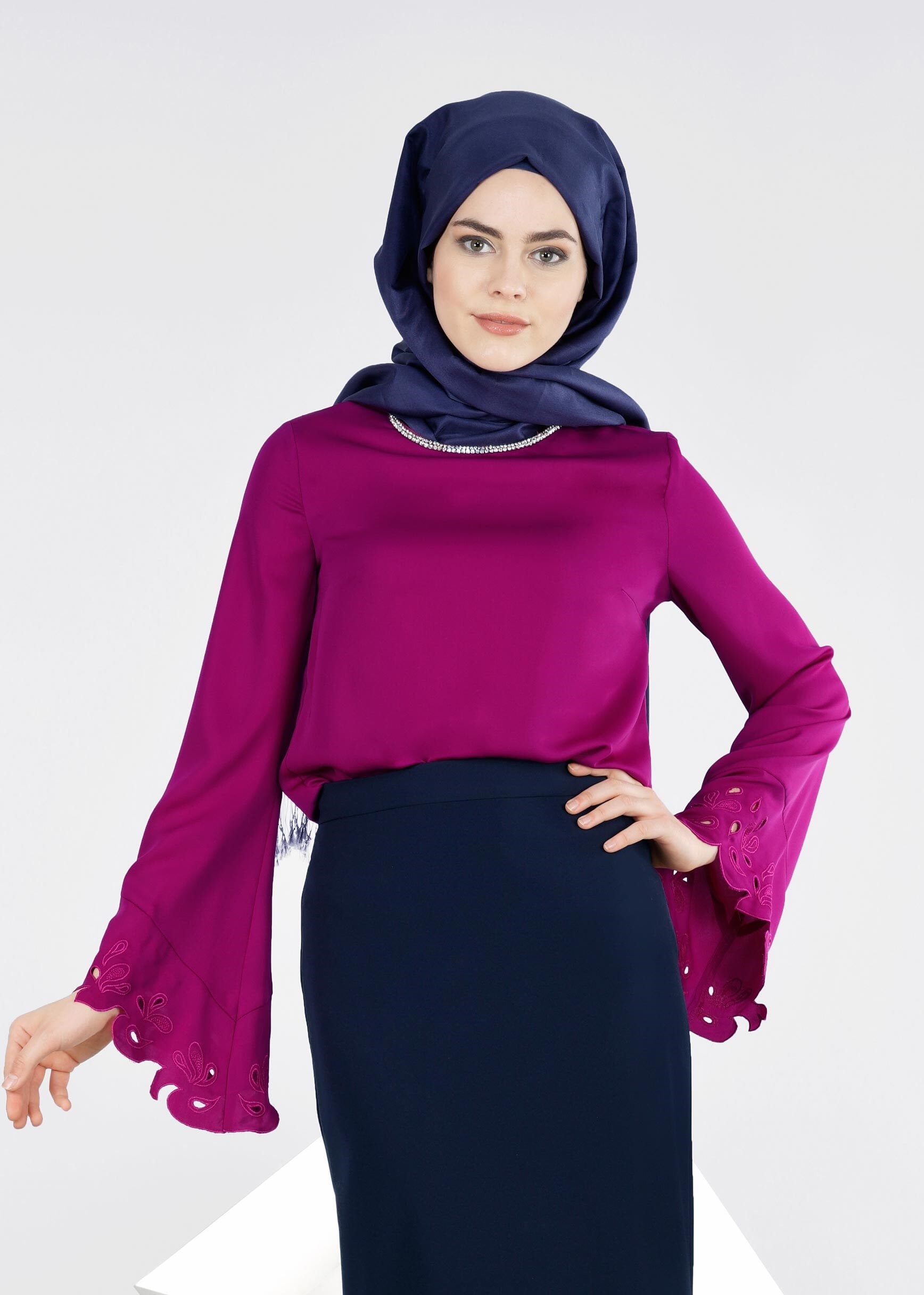 Tesettür giyim MOR YAKASI TAŞ DETAYLI KOLLARI VOLANLI BLUZ 4114