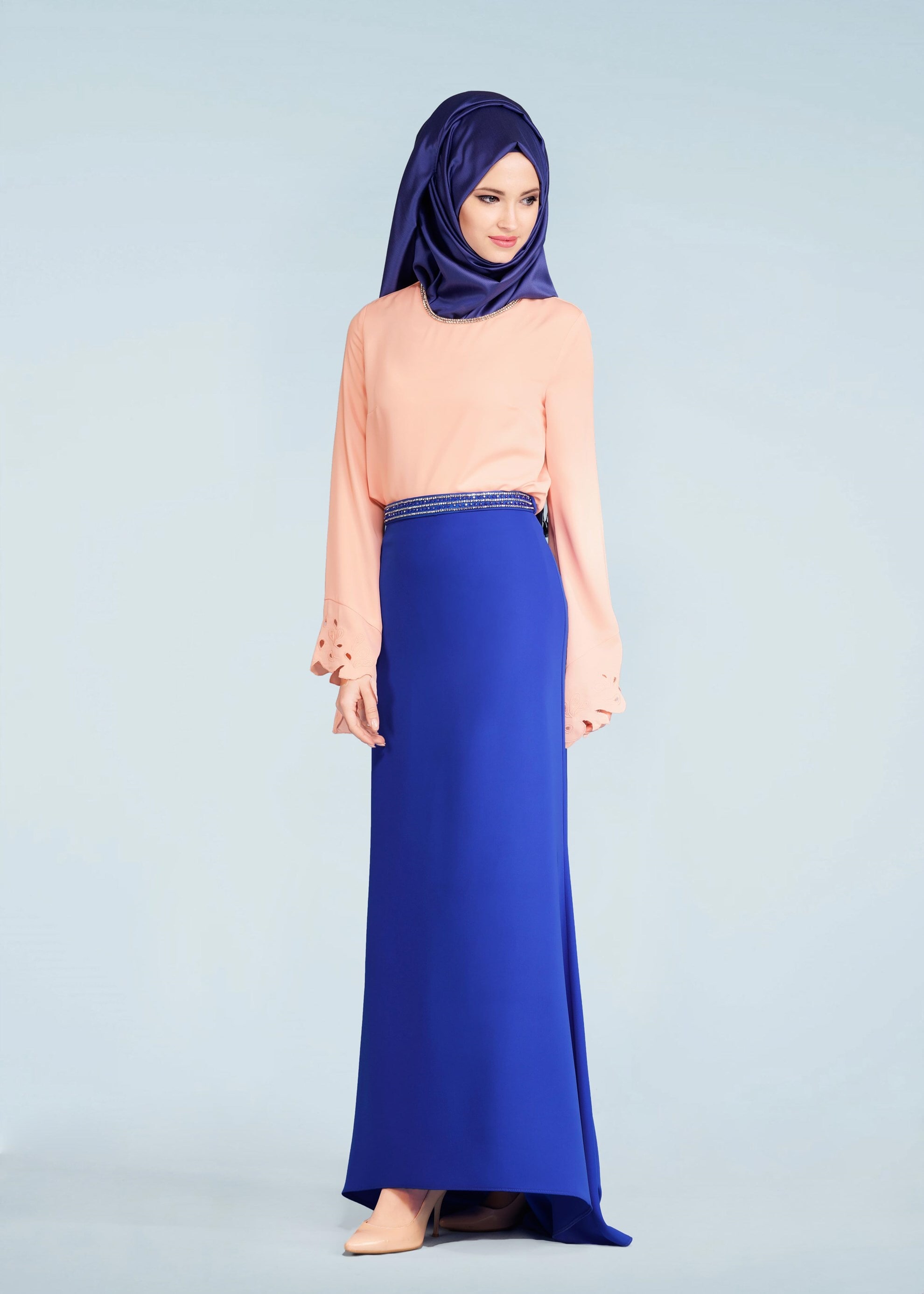 Tesettür giyim PUDRA YAKASI TAŞ DETAYLI KOLLARI VOLANLI BLUZ 4114