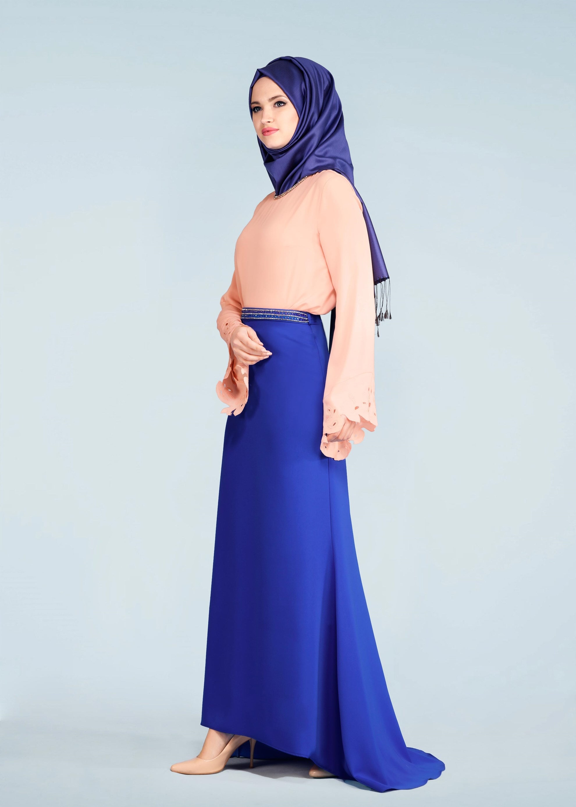 Tesettür giyim PUDRA YAKASI TAŞ DETAYLI KOLLARI VOLANLI BLUZ 4114