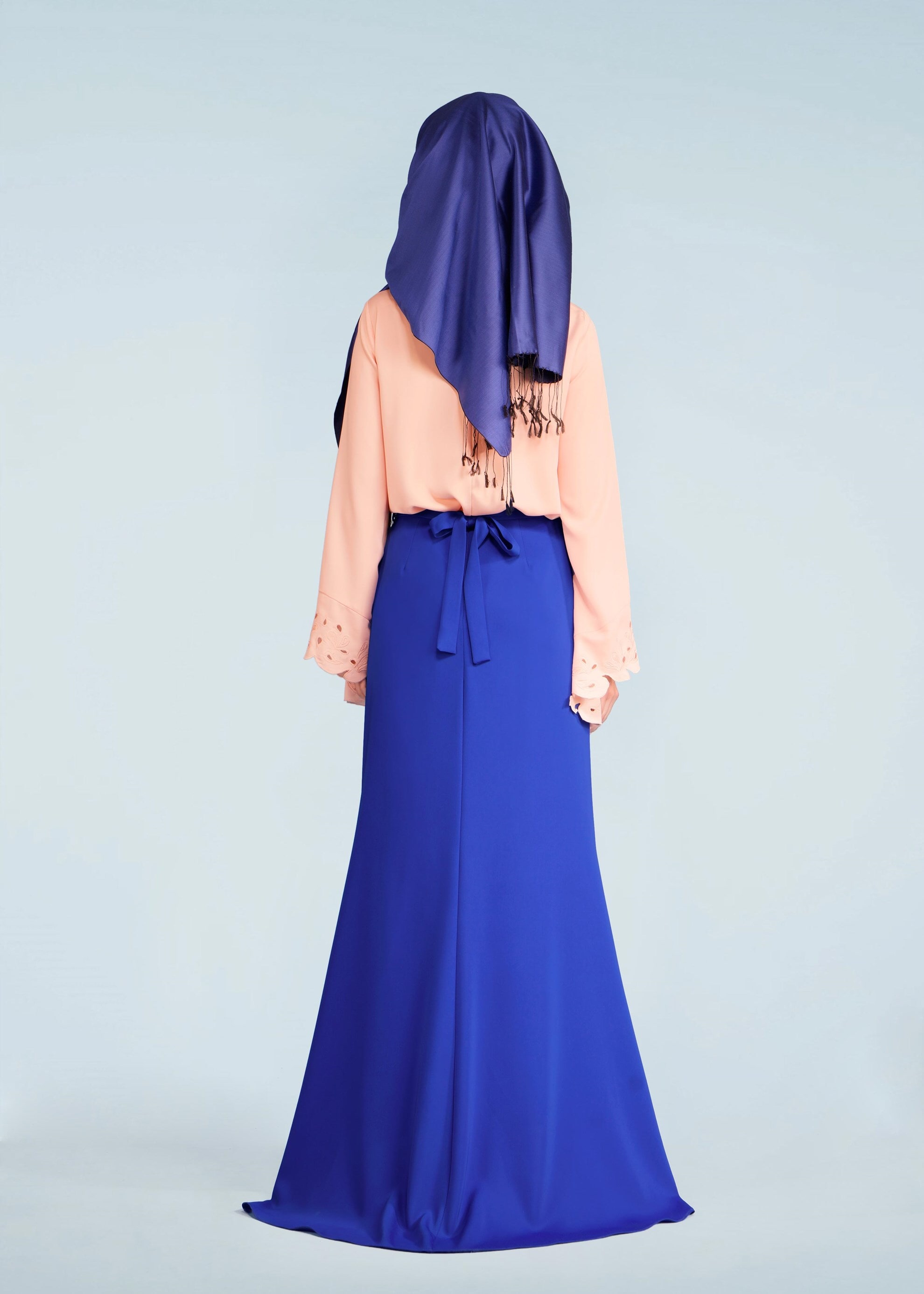 Tesettür giyim PUDRA YAKASI TAŞ DETAYLI KOLLARI VOLANLI BLUZ 4114