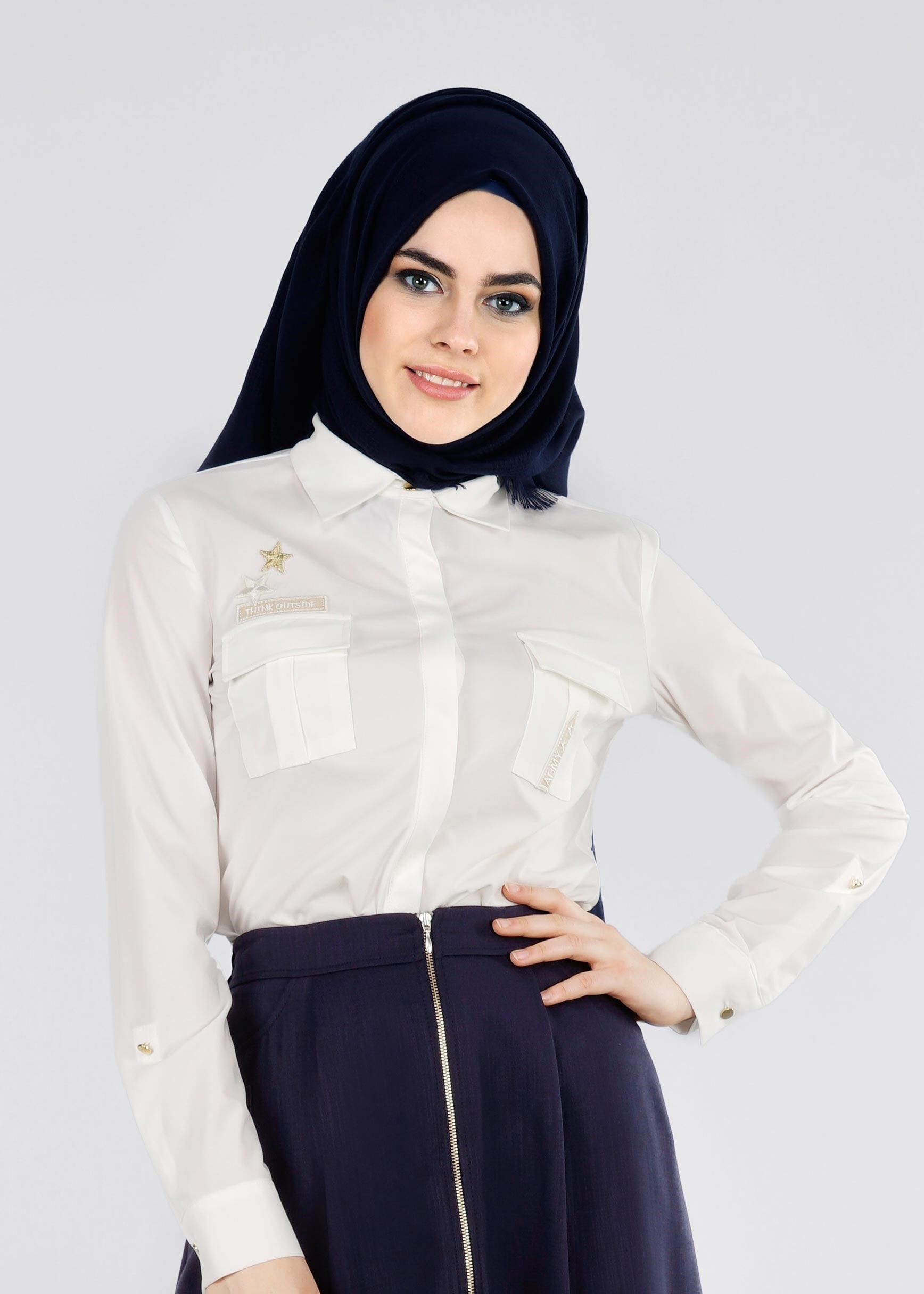 Tesettür giyim BEYAZ BASKI DETAYLI DÜĞMELİ BLUZ 4178