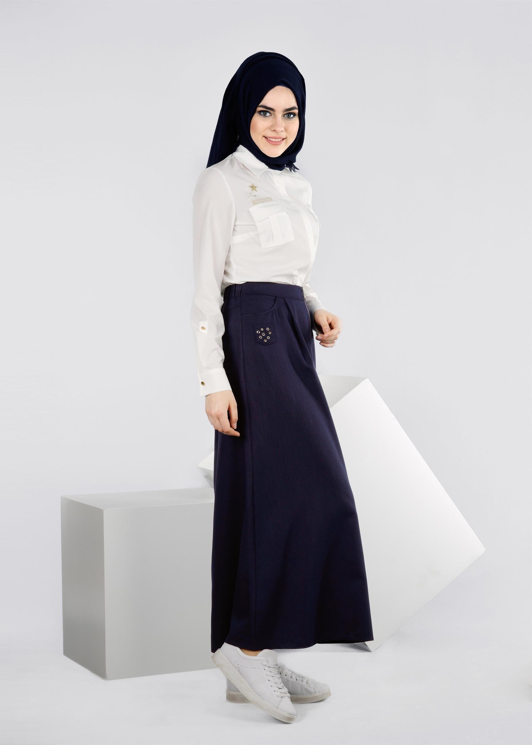 Tesettür giyim BEYAZ BASKI DETAYLI DÜĞMELİ BLUZ 4178