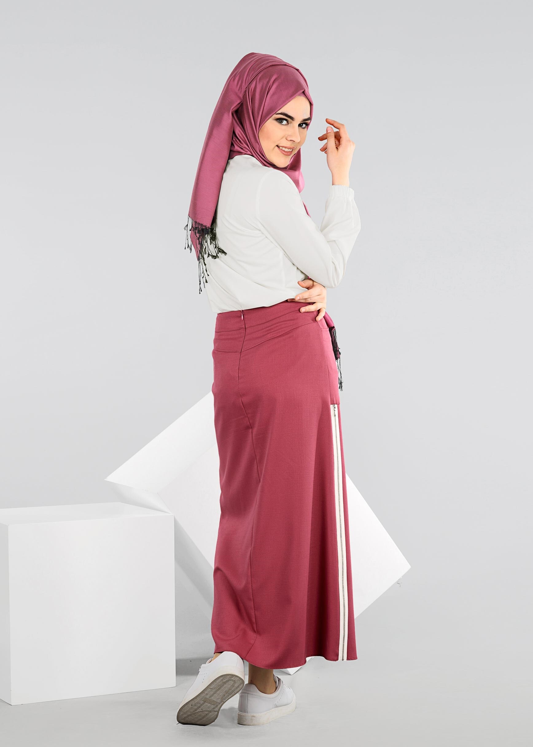 Tesettür giyim BEYAZ BROŞ DETAYLI BLUZ  4190 