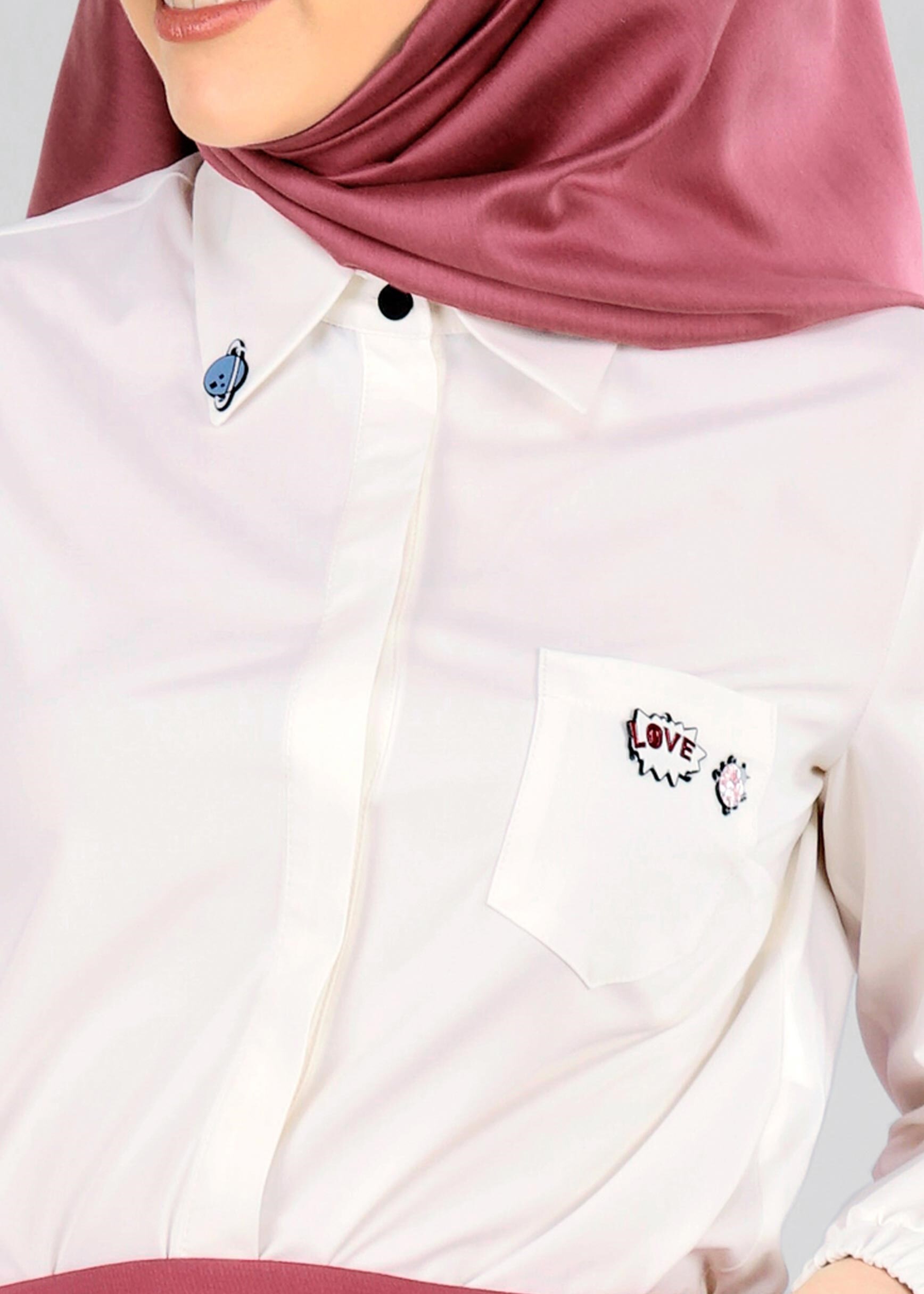 Tesettür giyim BEYAZ BROŞ DETAYLI BLUZ  4190 