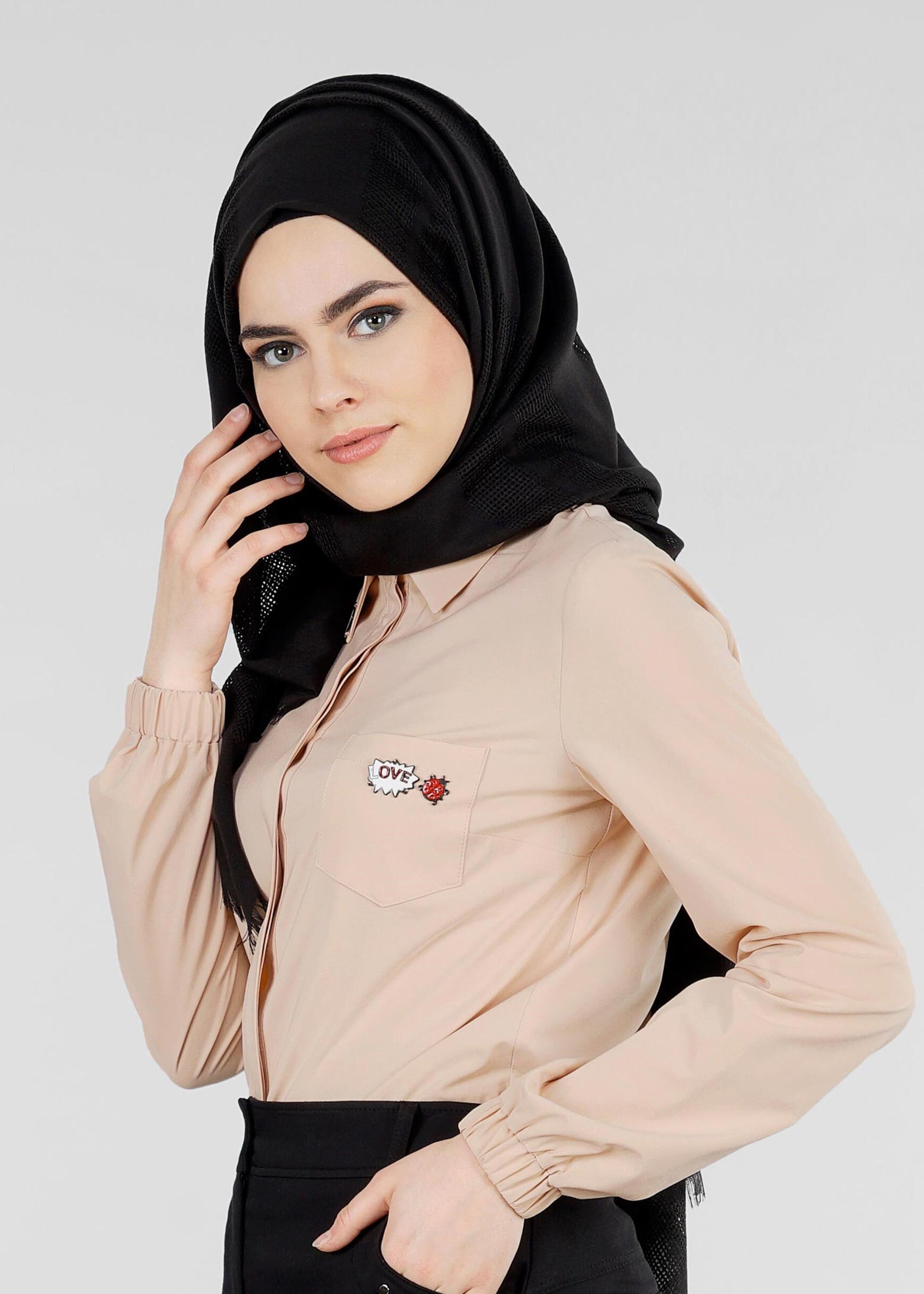 Tesettür giyim PUDRA BROŞ DETAYLI BLUZ  4190 