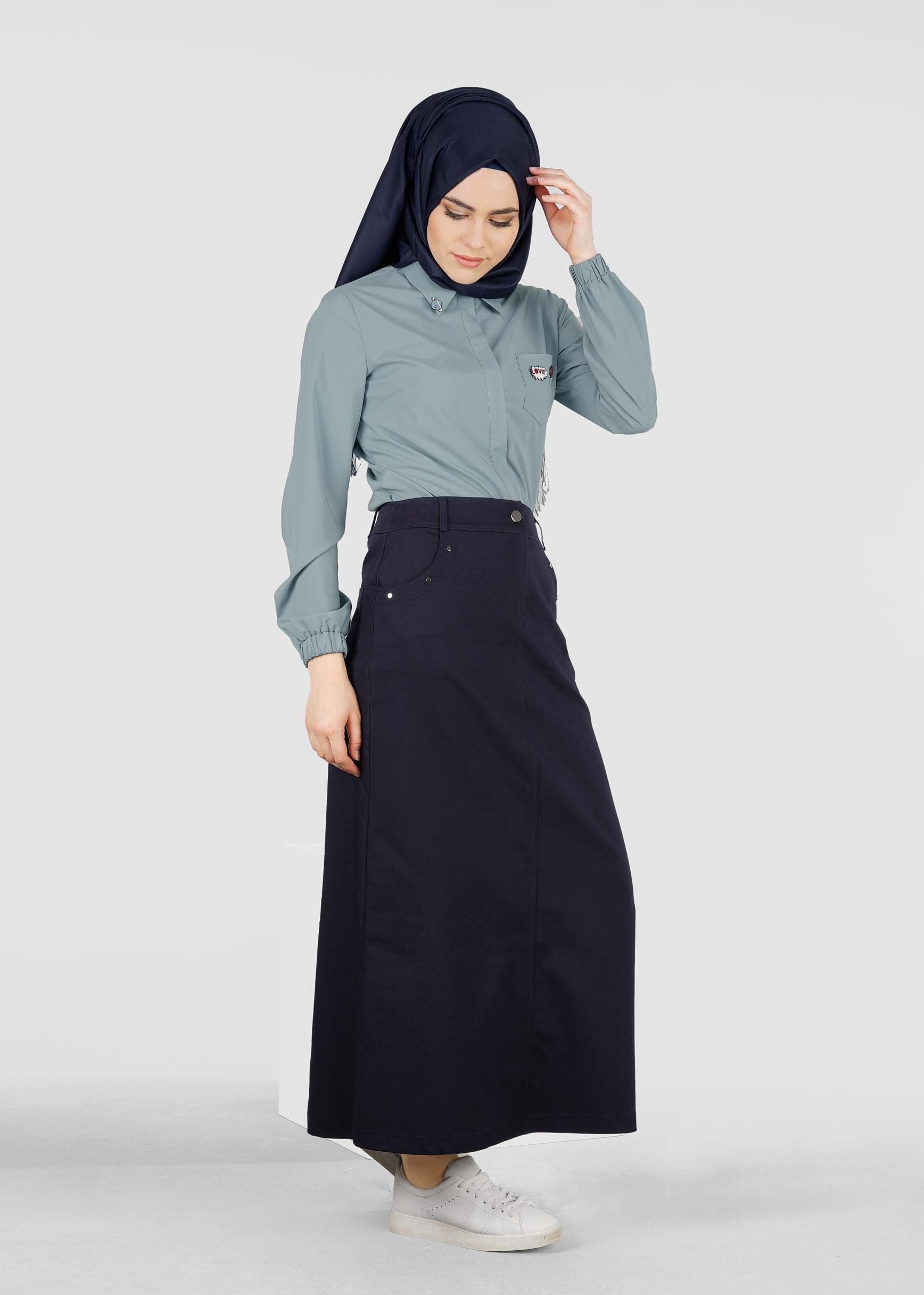 Tesettür giyim MAVİ BROŞ DETAYLI BLUZ  4190 