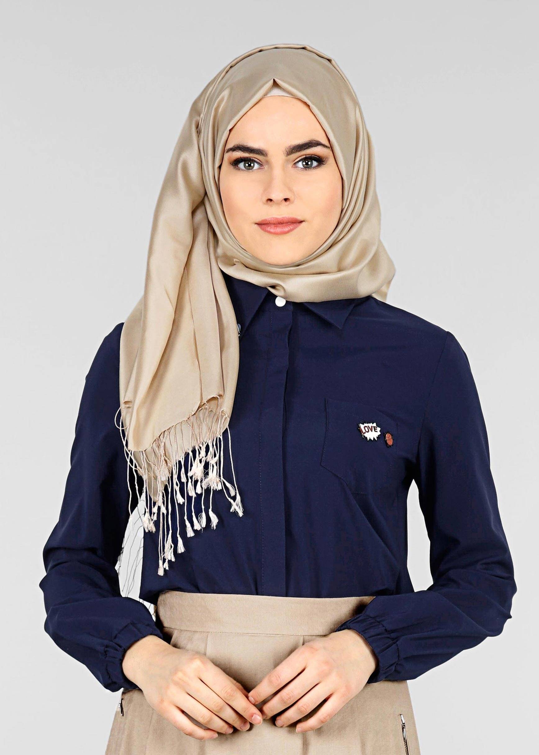 Tesettür giyim LACİVERT BROŞ DETAYLI BLUZ  4190 