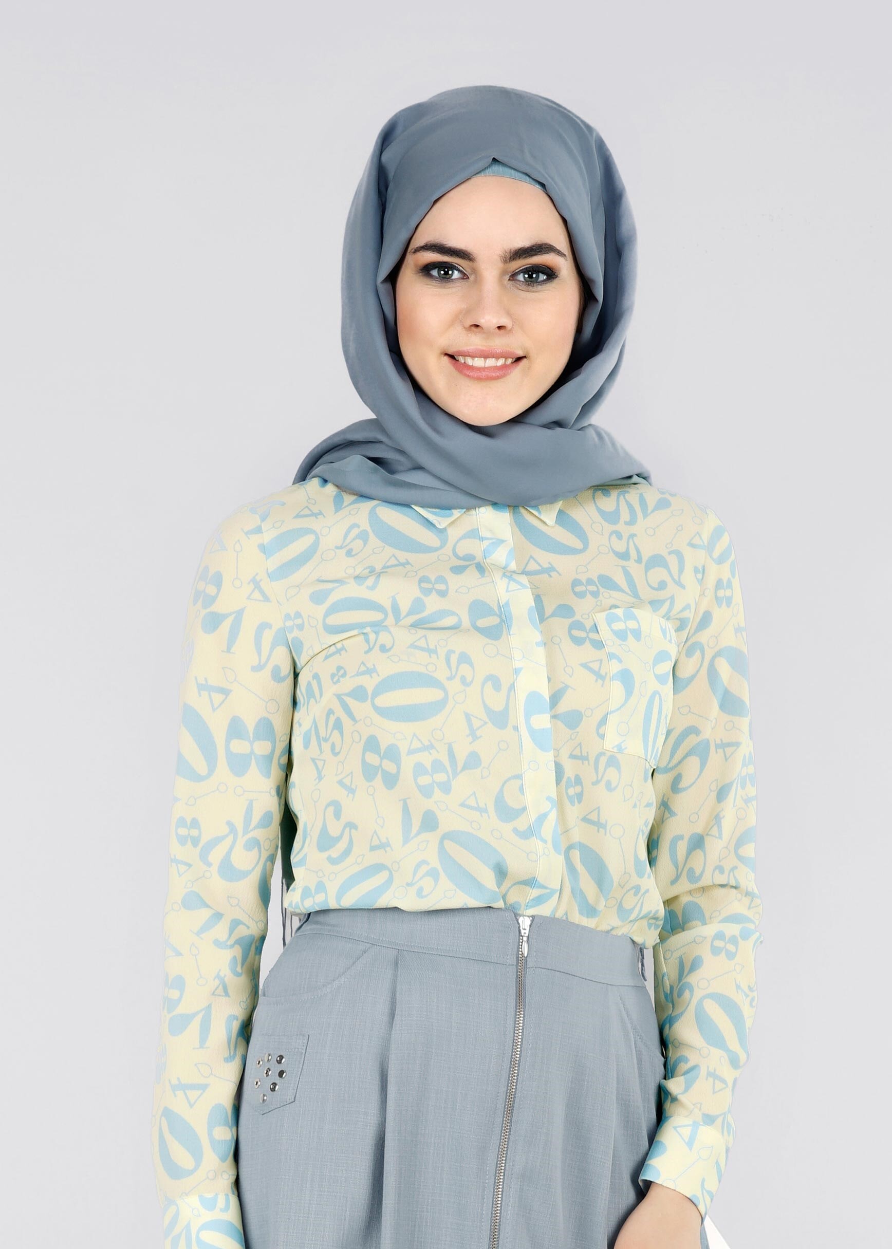 Tesettür giyim MAVİ DESENLİ GİZLİ DÜĞMELİ BLUZ 4324