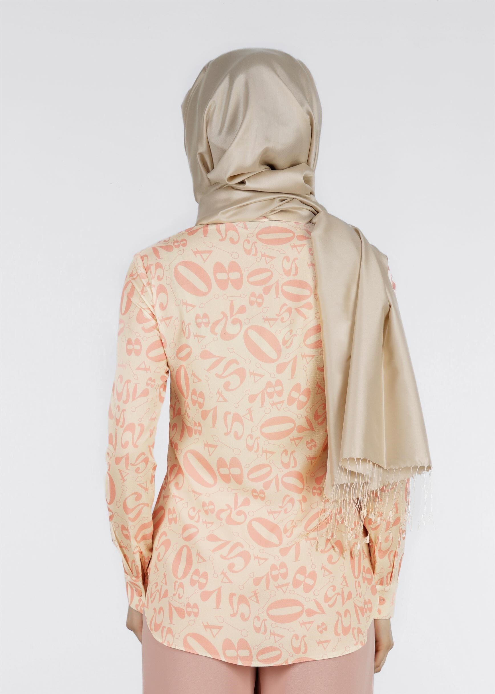 Tesettür giyim PUDRA DESENLİ GİZLİ DÜĞMELİ BLUZ 4324