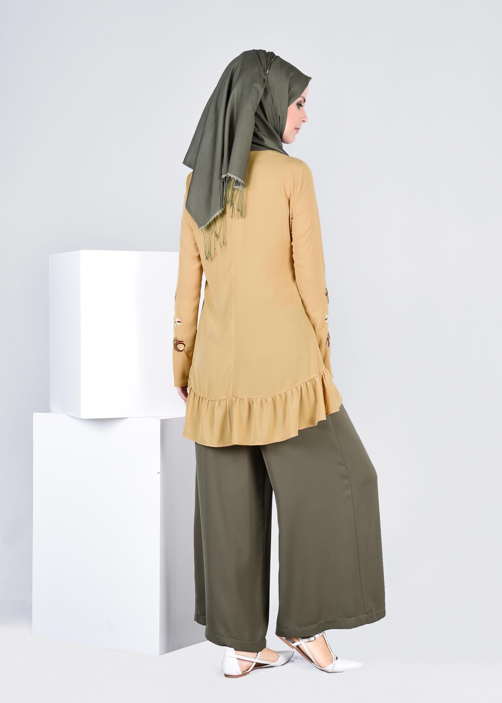 Tesettür giyim SARI ÇİÇEK NAKIŞ İŞLEMELİ VOLANLI BLUZ 4336