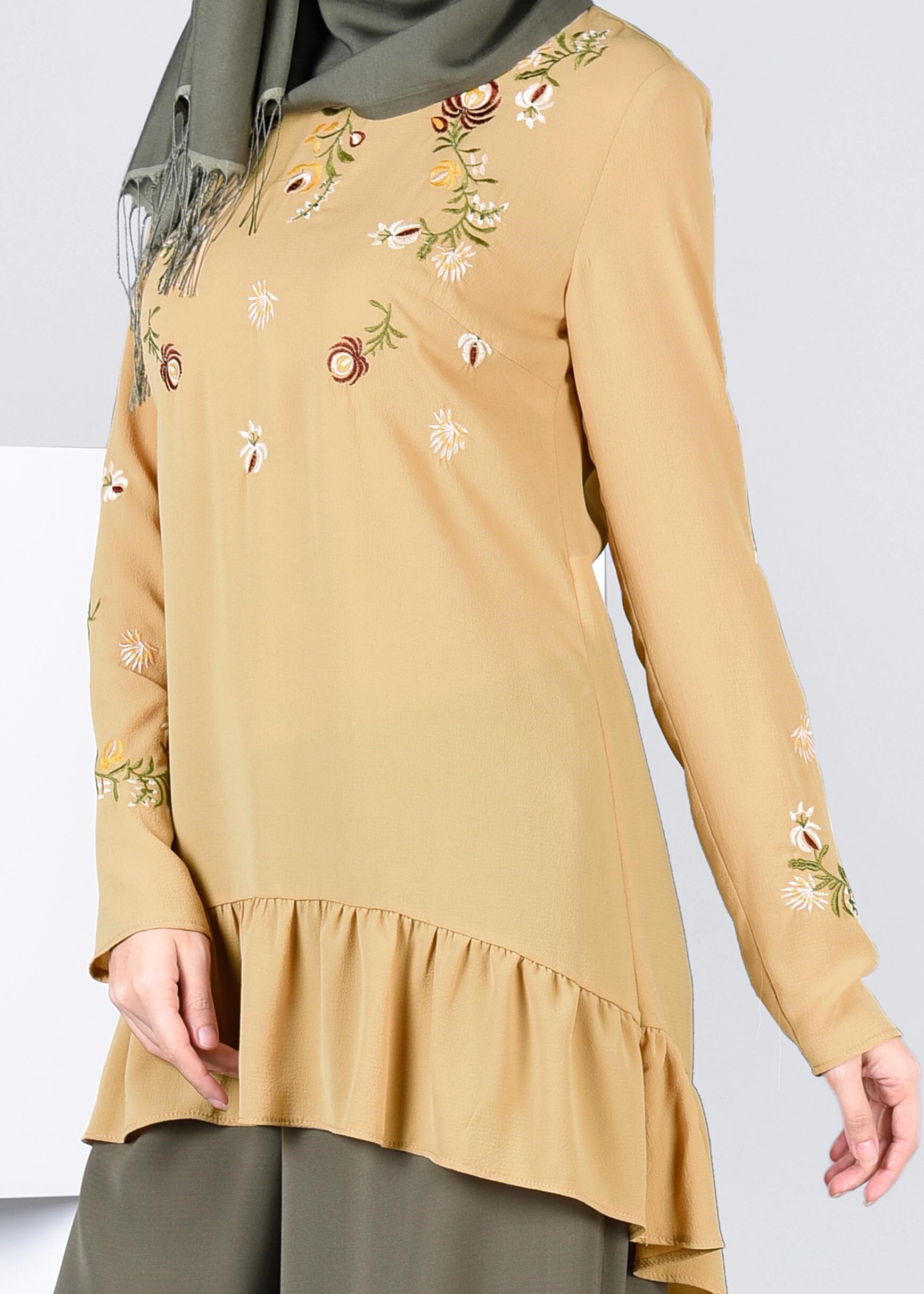 Tesettür giyim SARI ÇİÇEK NAKIŞ İŞLEMELİ VOLANLI BLUZ 4336