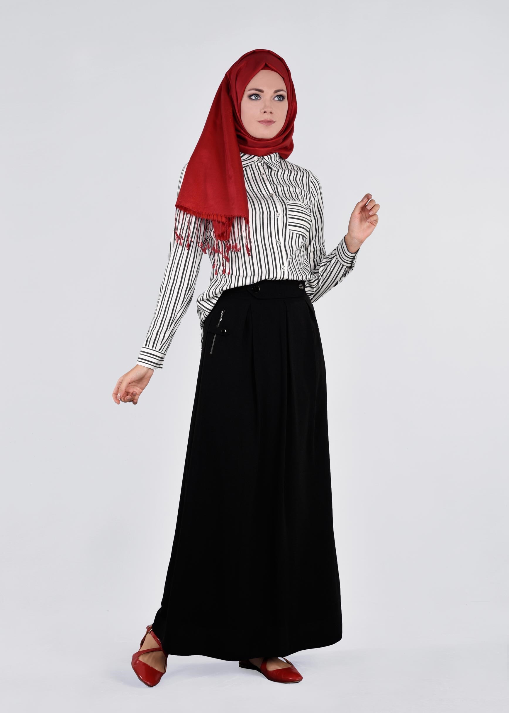 Tesettür giyim SİYAH ARKASI NAKIŞ BASKILI ÇİZGİLİ BLUZ 4382