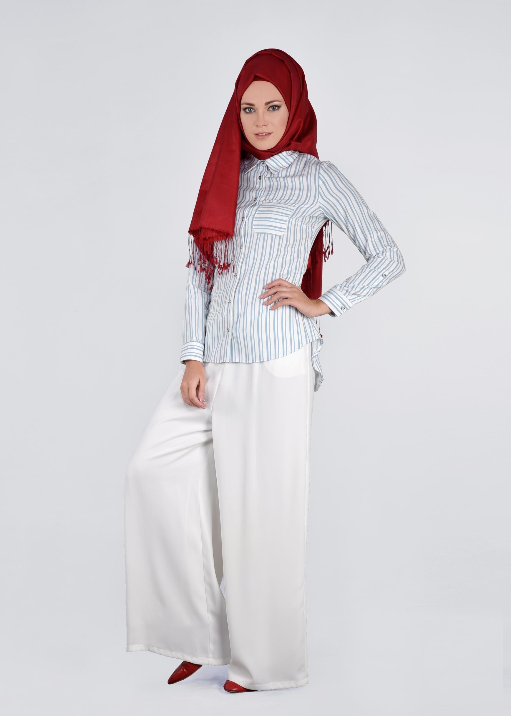 Tesettür giyim MAVİ ARKASI NAKIŞ BASKILI ÇİZGİLİ BLUZ 4382