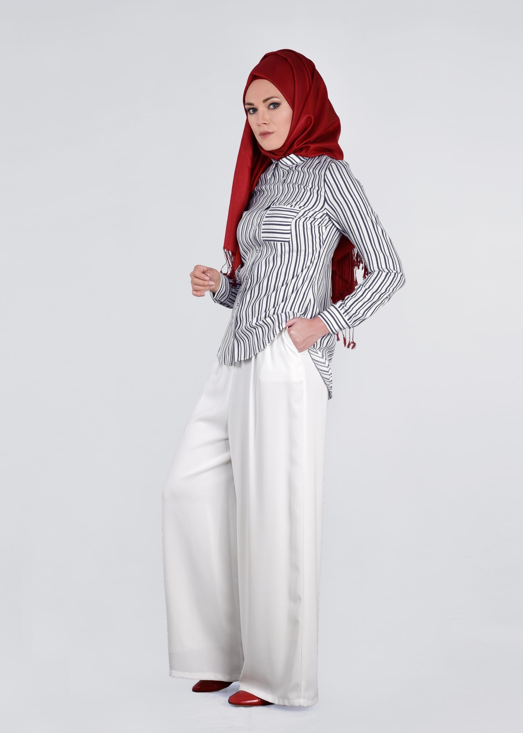 Tesettür giyim LACİVERT ARKASI NAKIŞ BASKILI ÇİZGİLİ BLUZ 4382