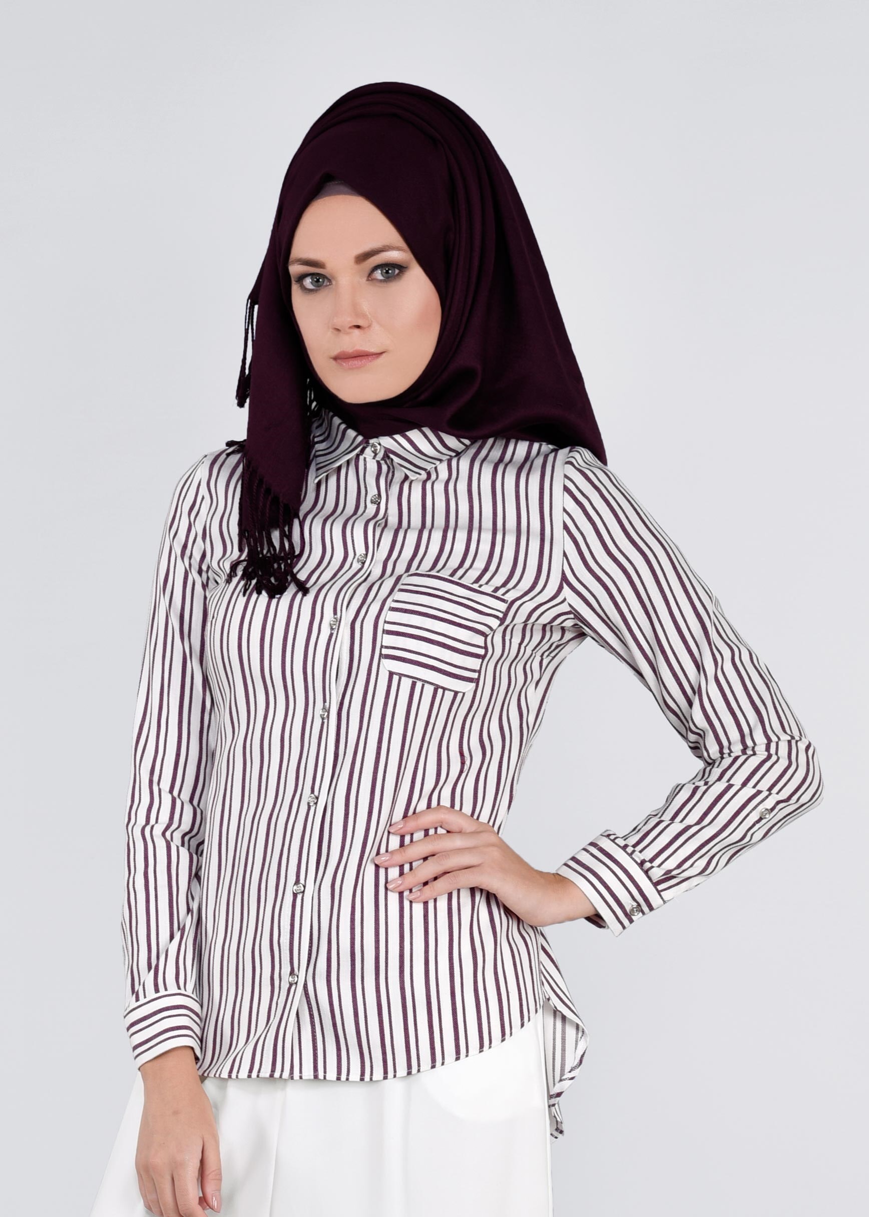Tesettür giyim MÜRDÜM ARKASI NAKIŞ BASKILI ÇİZGİLİ BLUZ 4382