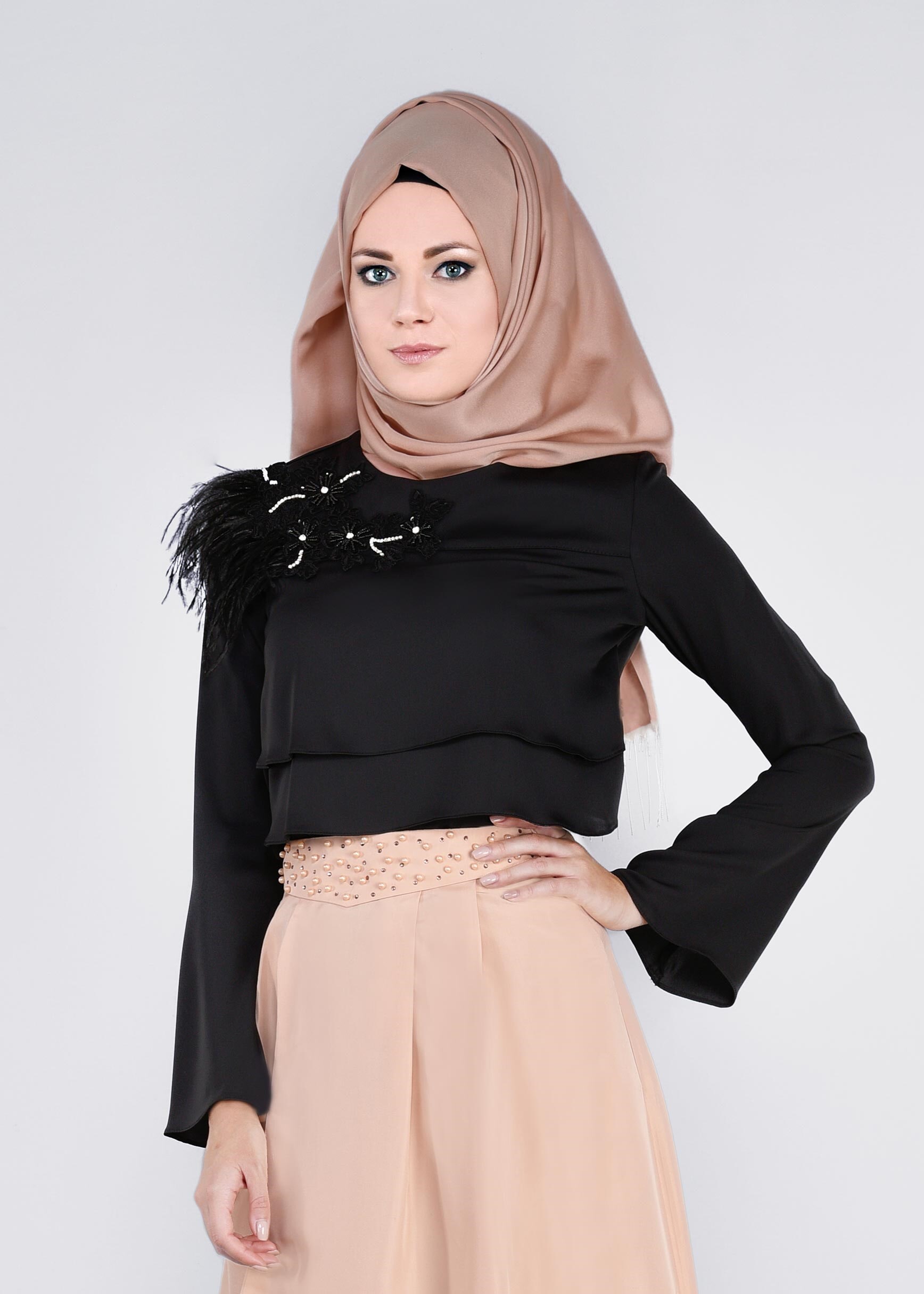 Tesettür giyim SİYAH NAKIŞ DETAYLI TÜYLÜ BLUZ 4416