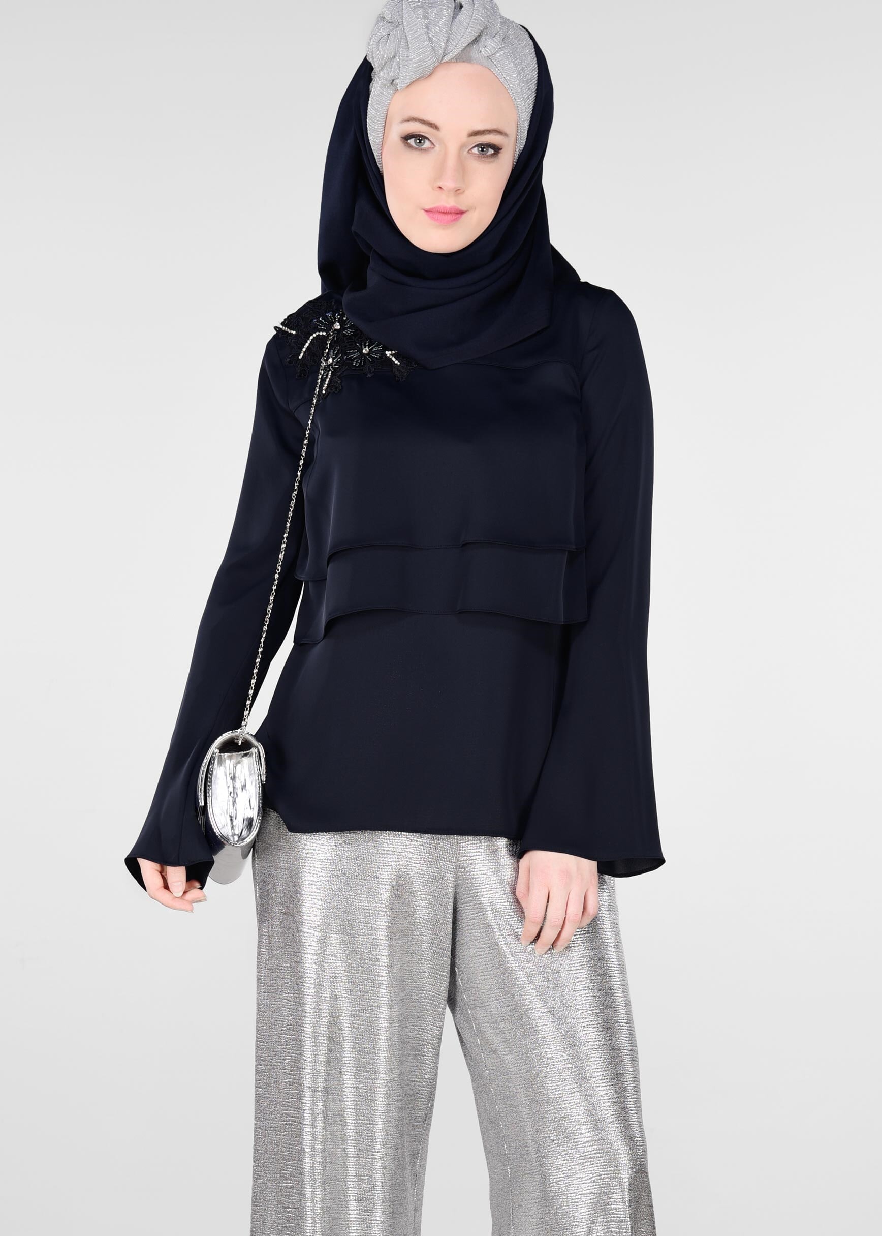 Tesettür giyim LACİVERT NAKIŞ DETAYLI TÜYLÜ BLUZ 4416