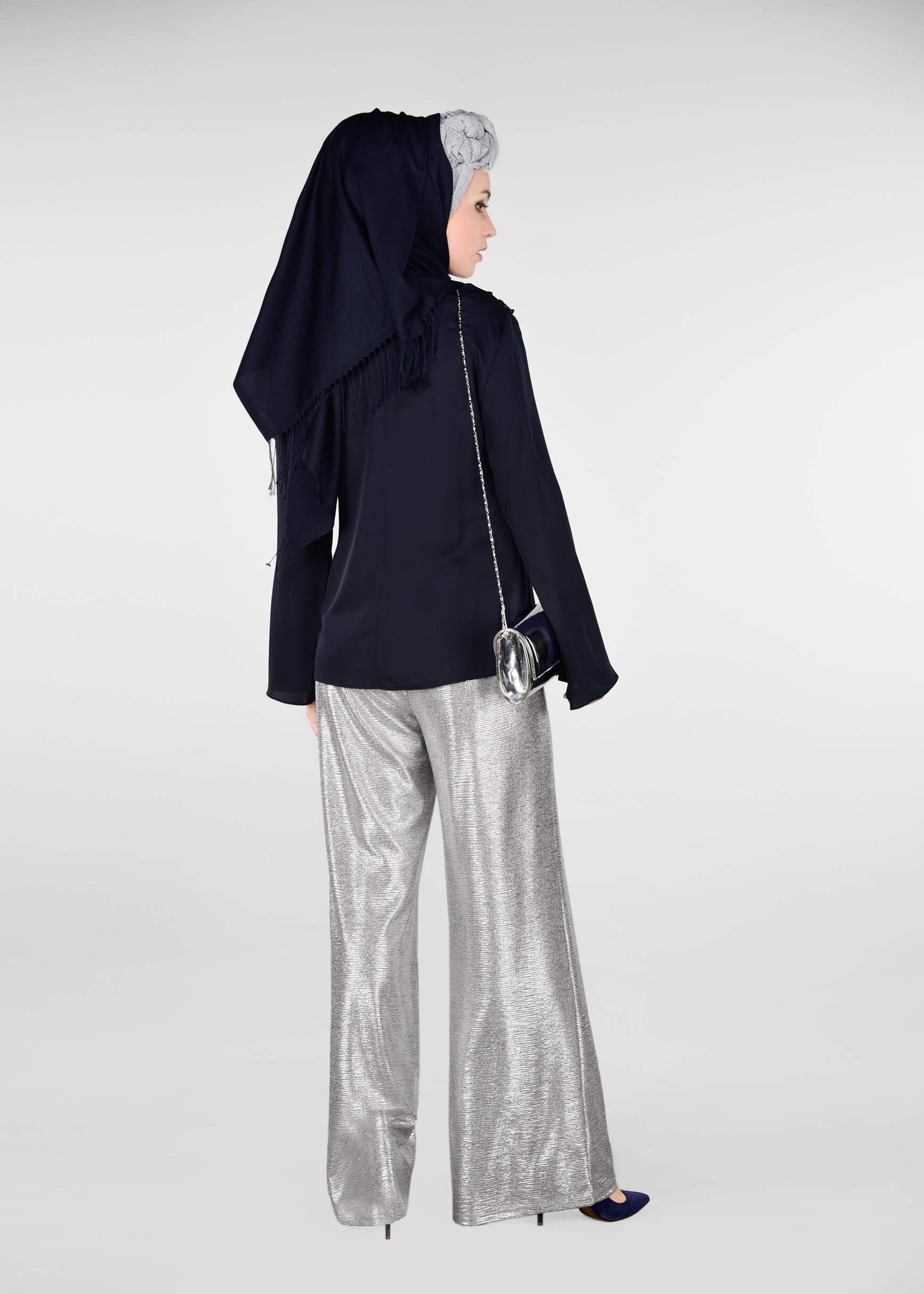 Tesettür giyim LACİVERT NAKIŞ DETAYLI TÜYLÜ BLUZ 4416