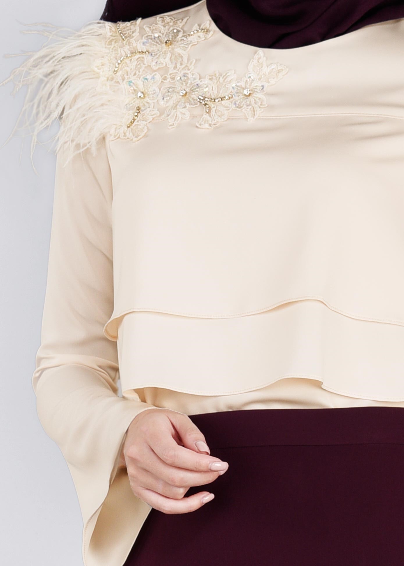 Tesettür giyim BEJ NAKIŞ DETAYLI TÜYLÜ BLUZ 4416