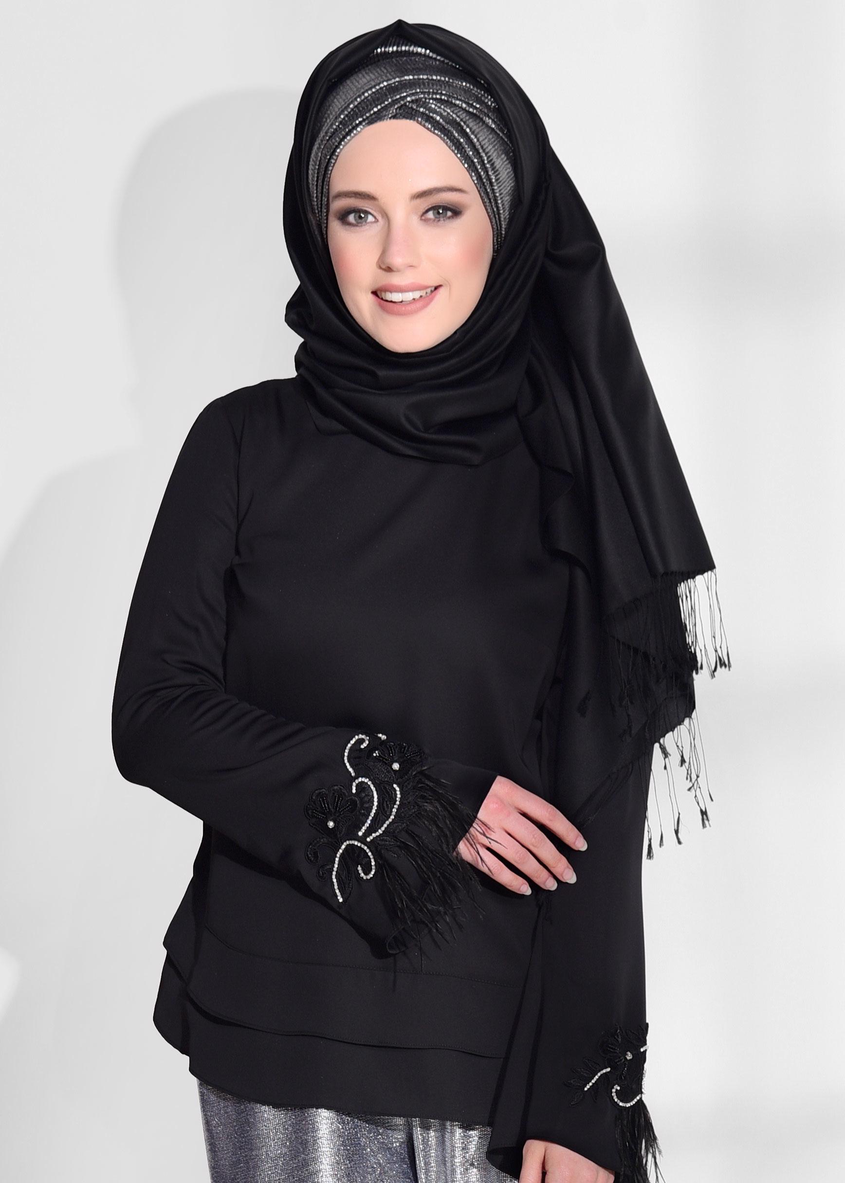 Tesettür giyim SİYAH MANŞETLERİ TÜY DETAYLI NAKIŞLI BLUZ 4417 