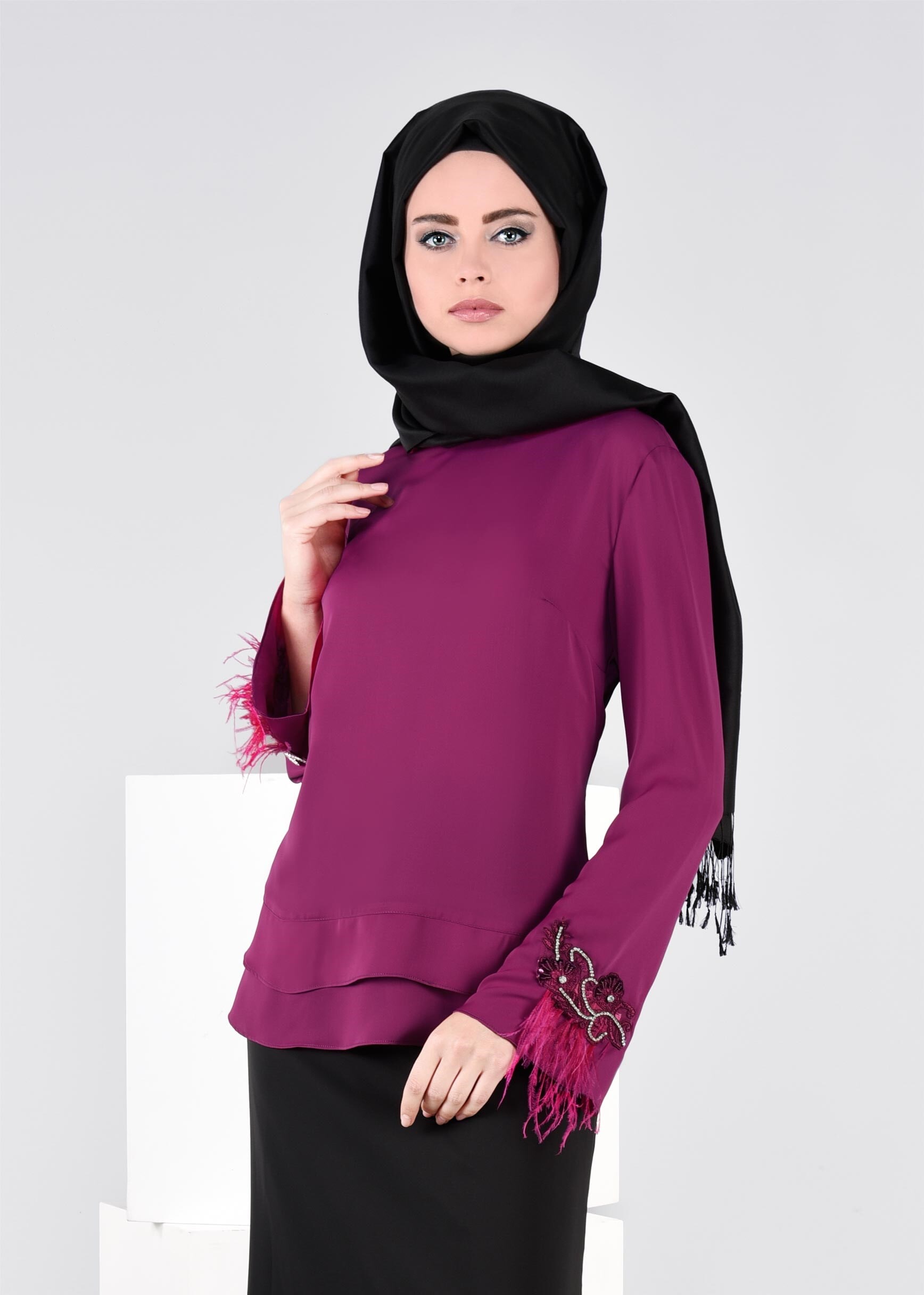 Tesettür giyim MOR MANŞETLERİ TÜY DETAYLI NAKIŞLI BLUZ 4417 
