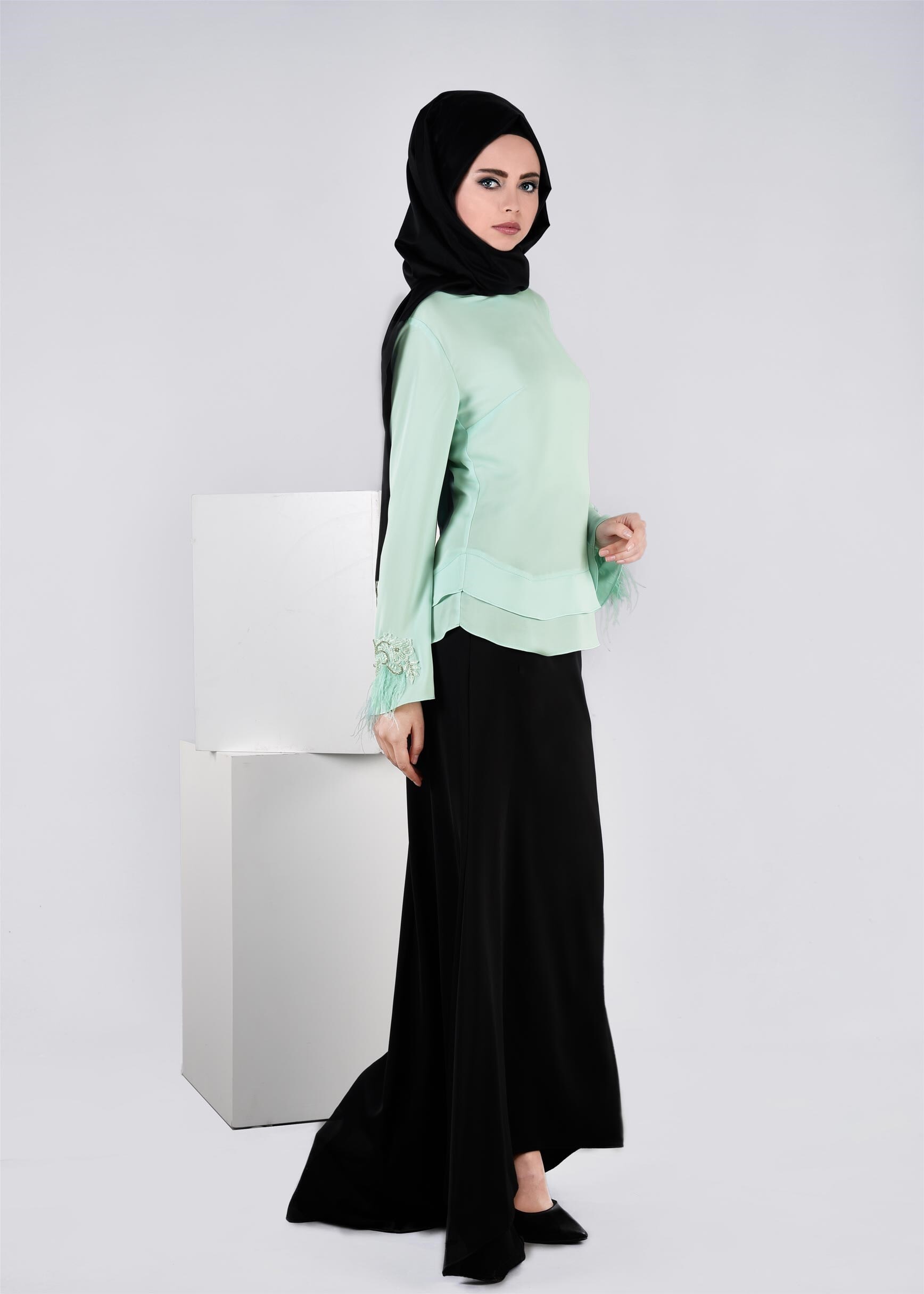 Tesettür giyim YEŞİL MANŞETLERİ TÜY DETAYLI NAKIŞLI BLUZ 4417 